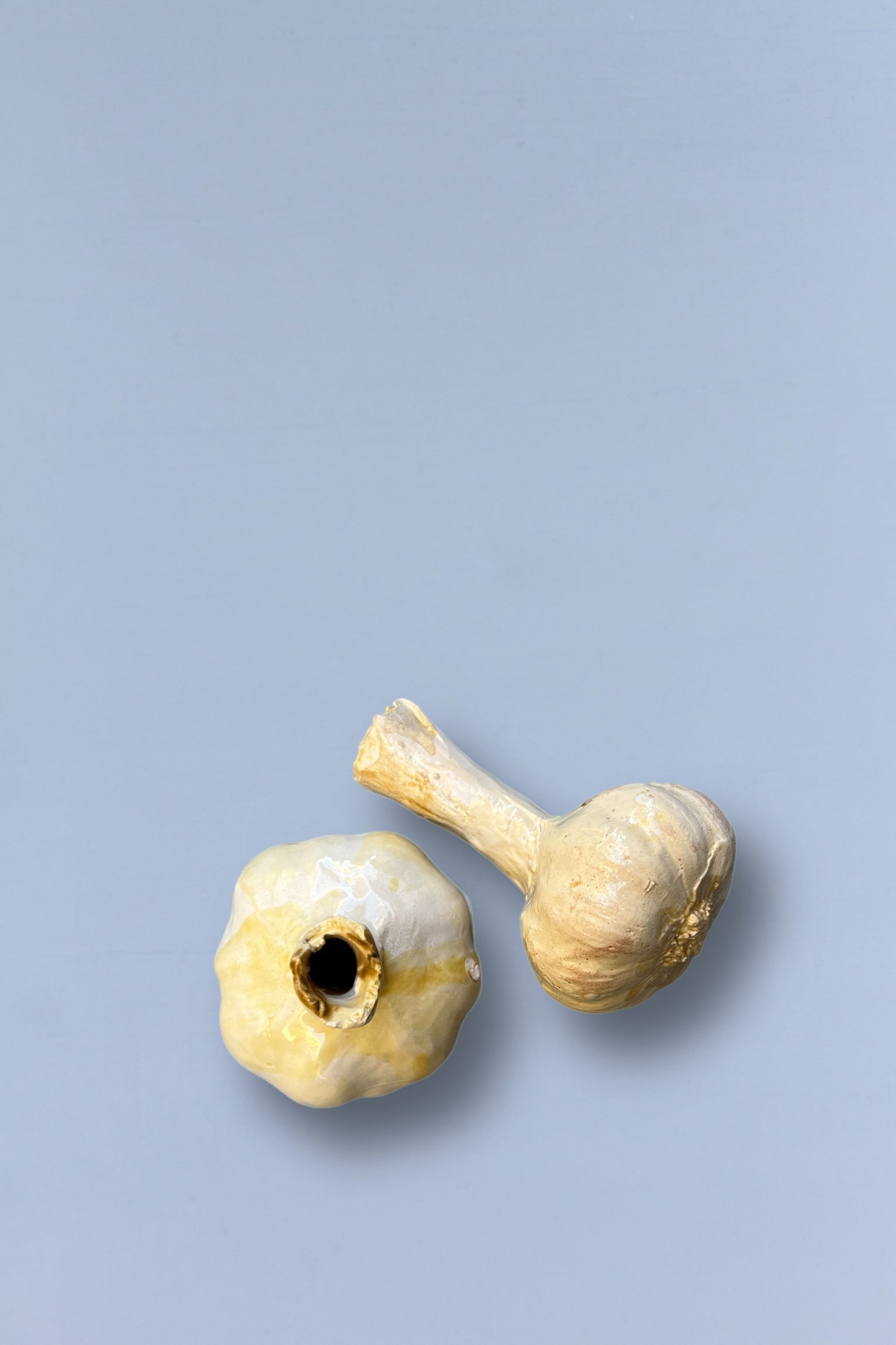 Ajo réplica de cerámica esmaltada