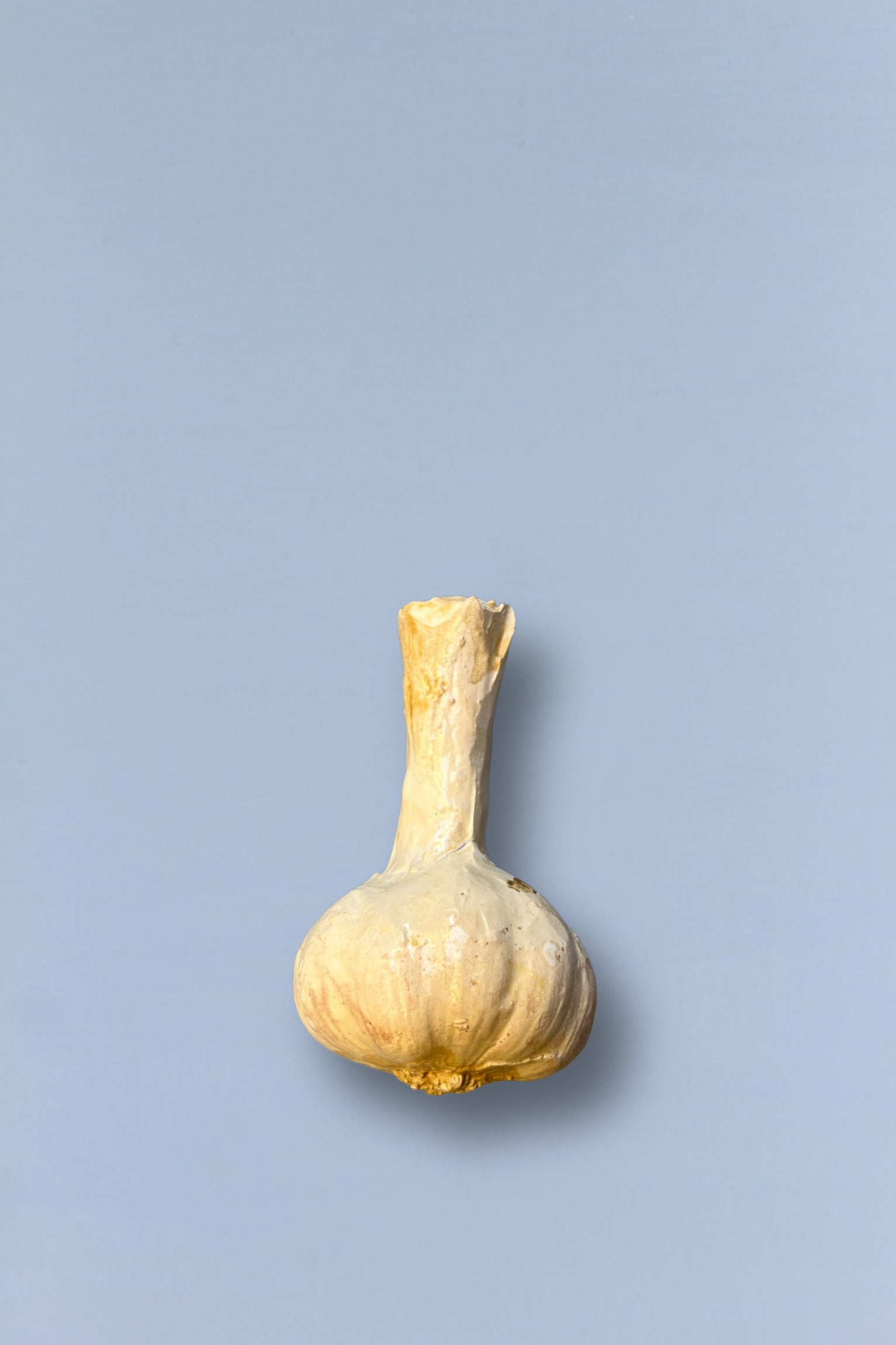 Ajo réplica de cerámica esmaltada