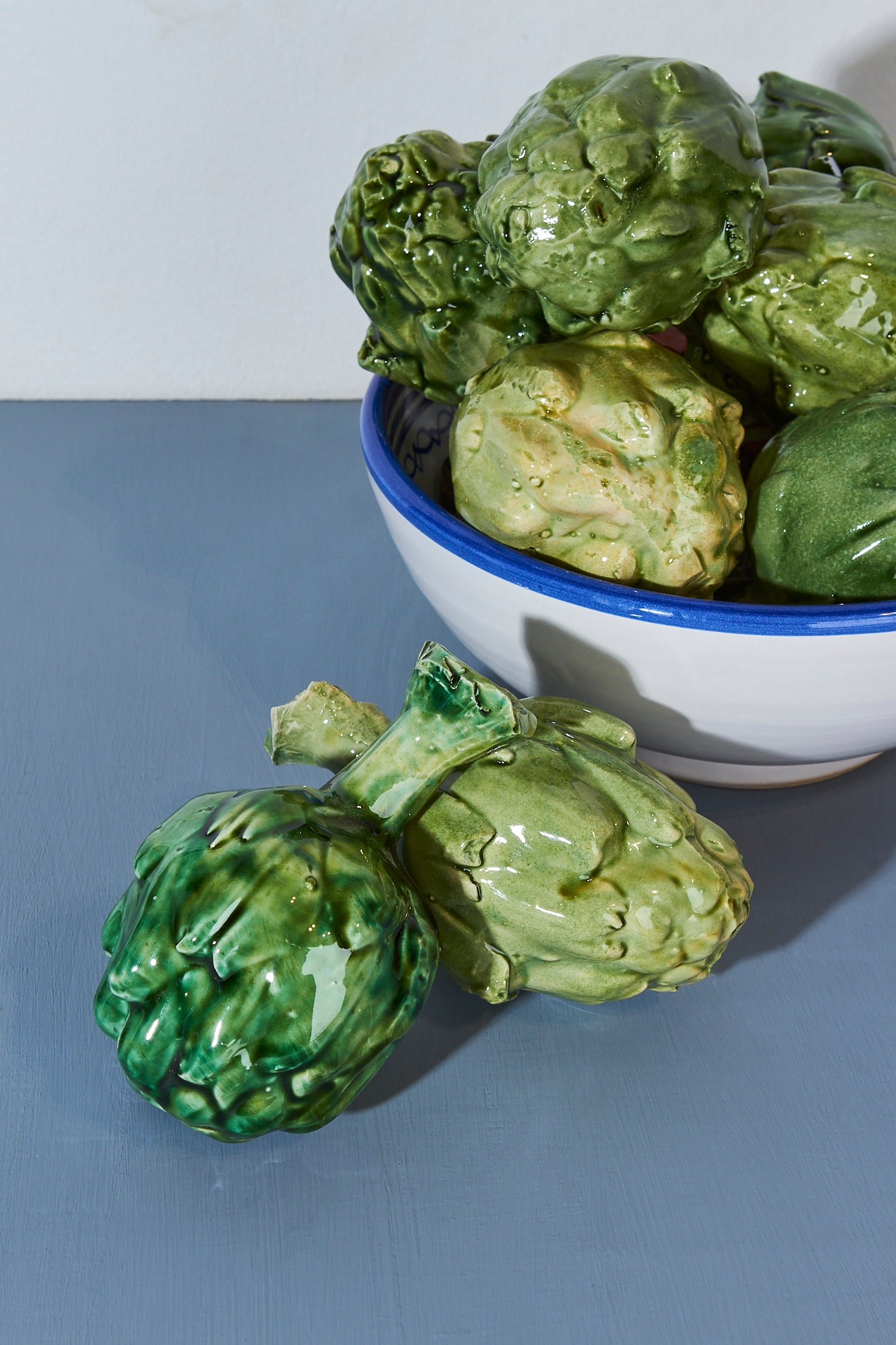 Alcachofa réplica de cerámica esmaltada