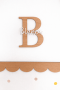 Letra Inicial Personalizada con Nombre – Madera y Metacrilato 🤍
