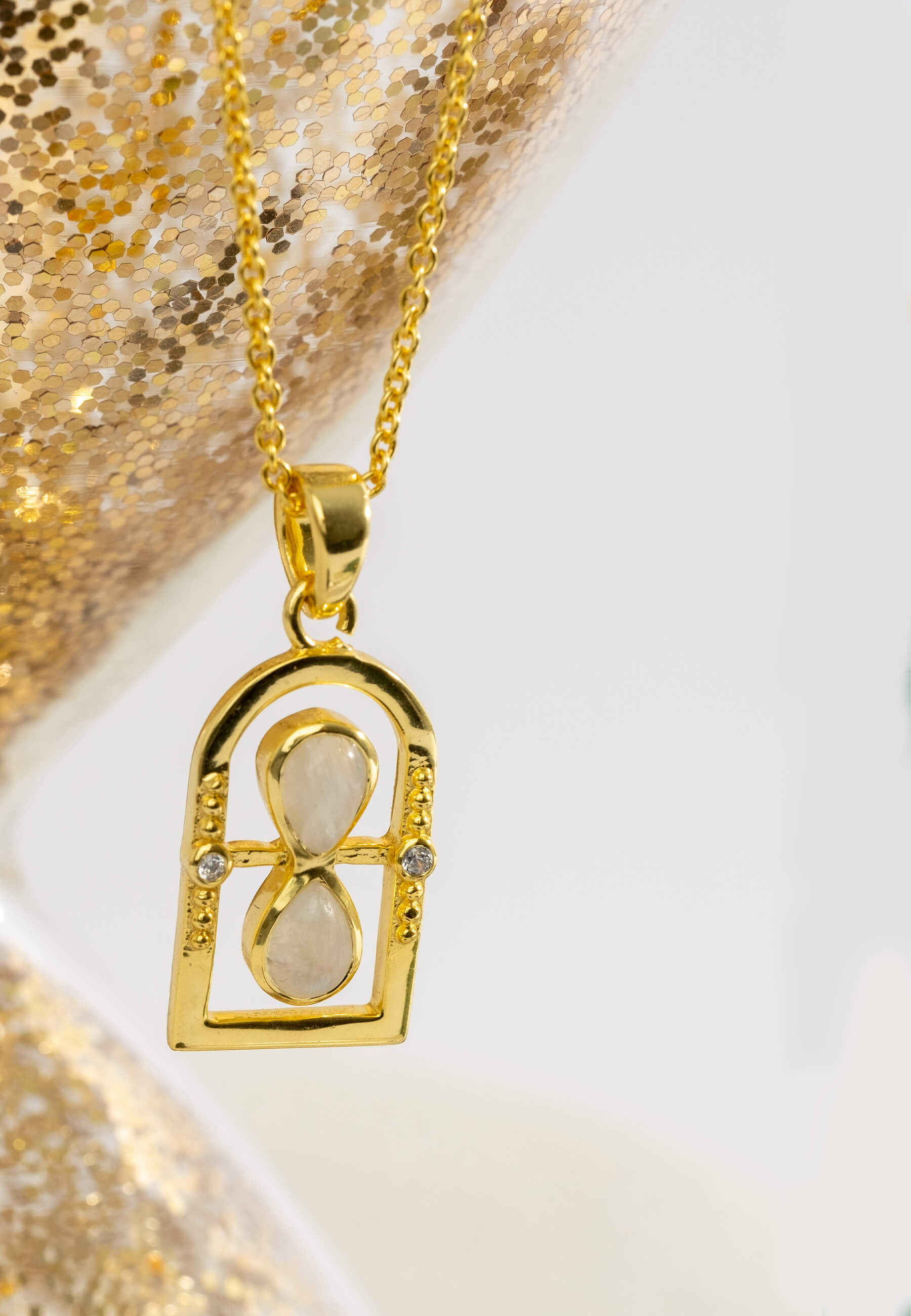 Collar The Hourglass