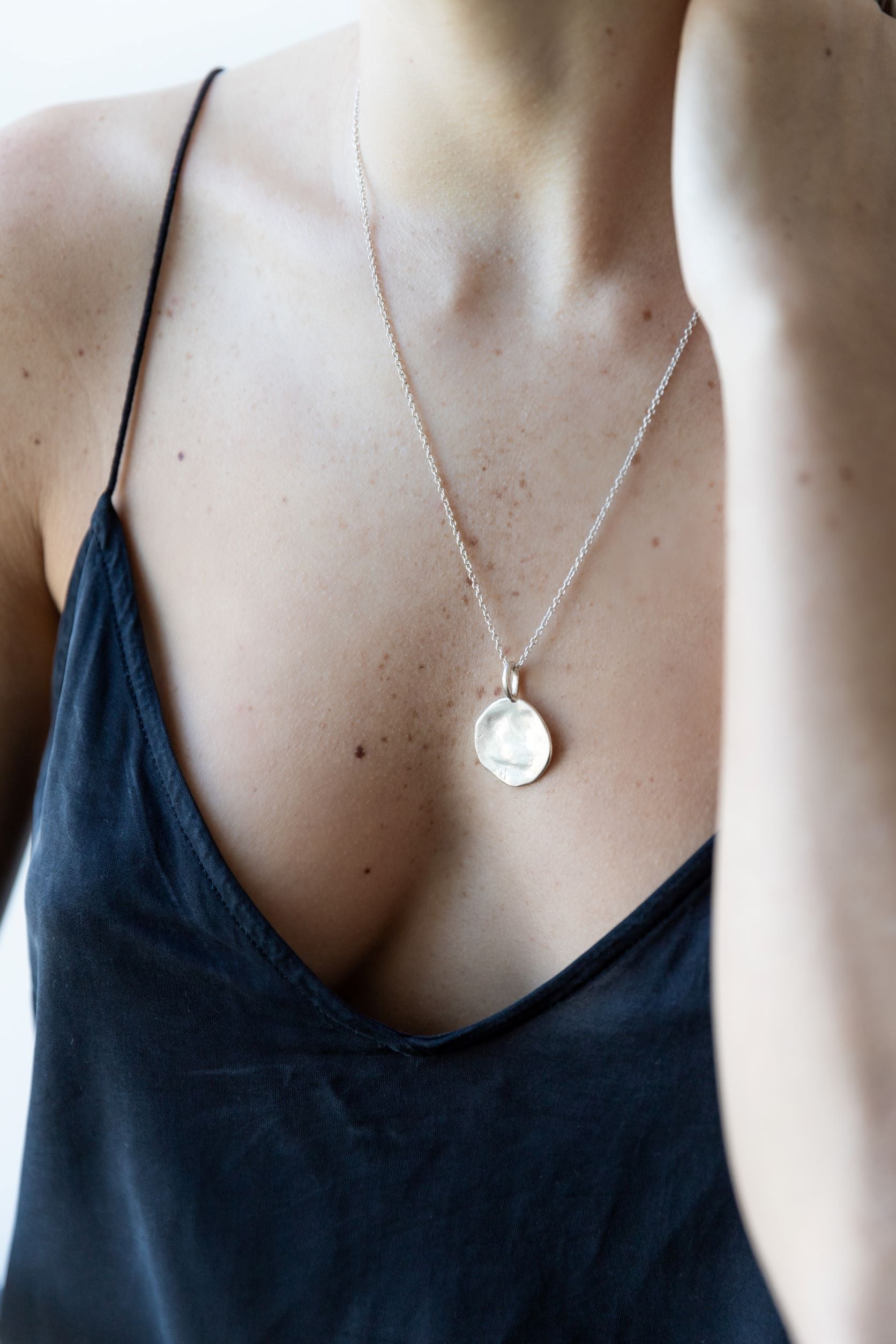 COLGANTE MONEDA IRREGULAR | PLATA