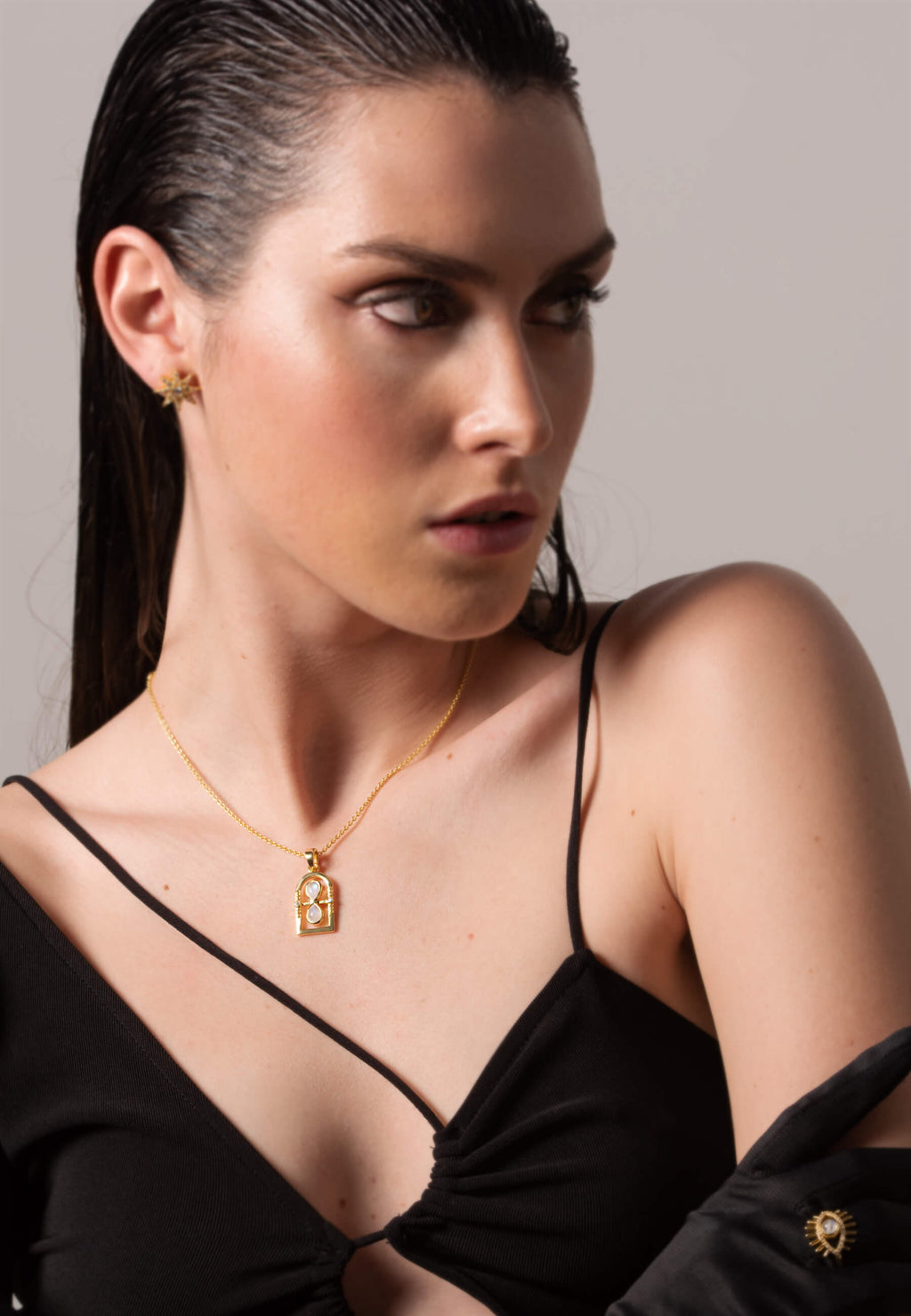 Collar The Hourglass