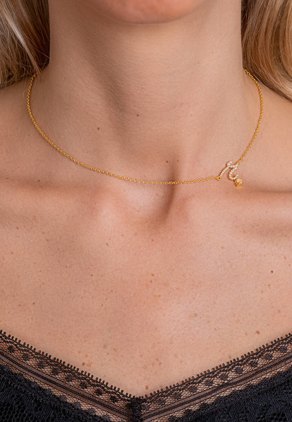 Collar Inicial R