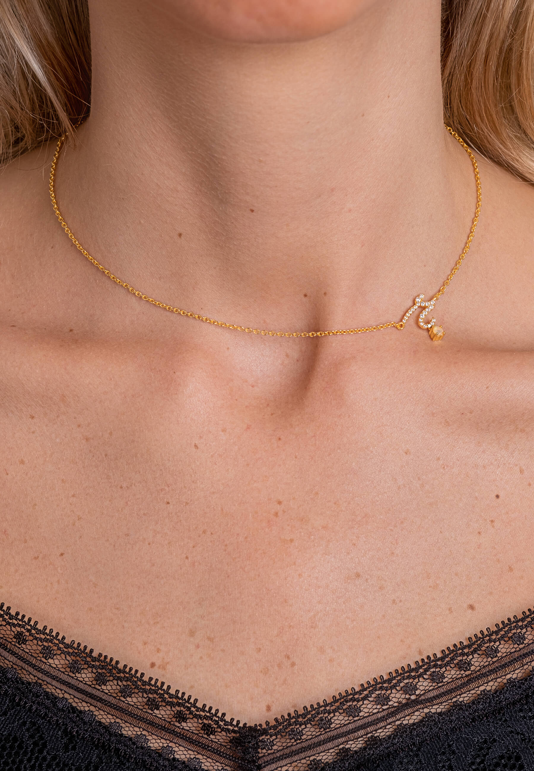 Collar Inicial R