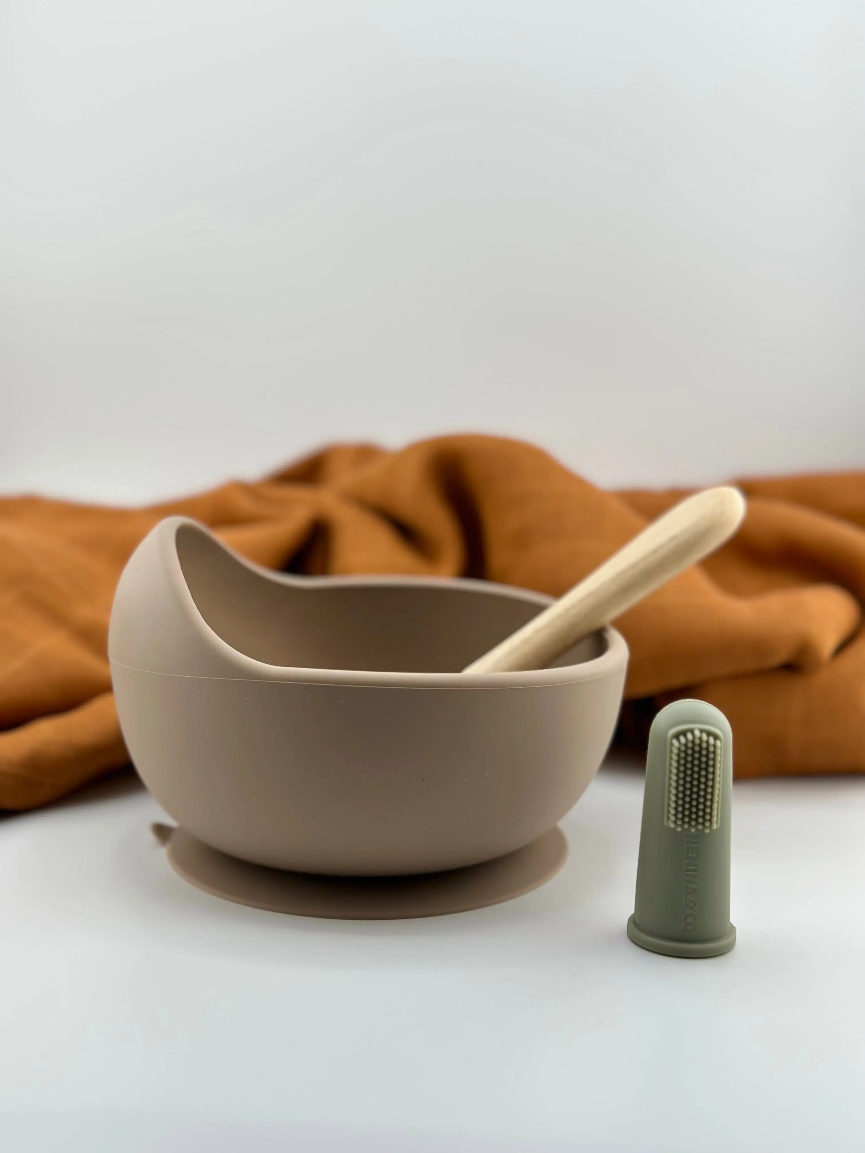 Cuenco + Cuchara + Cepillo de Silicona Organica y Bamboo Ecológico