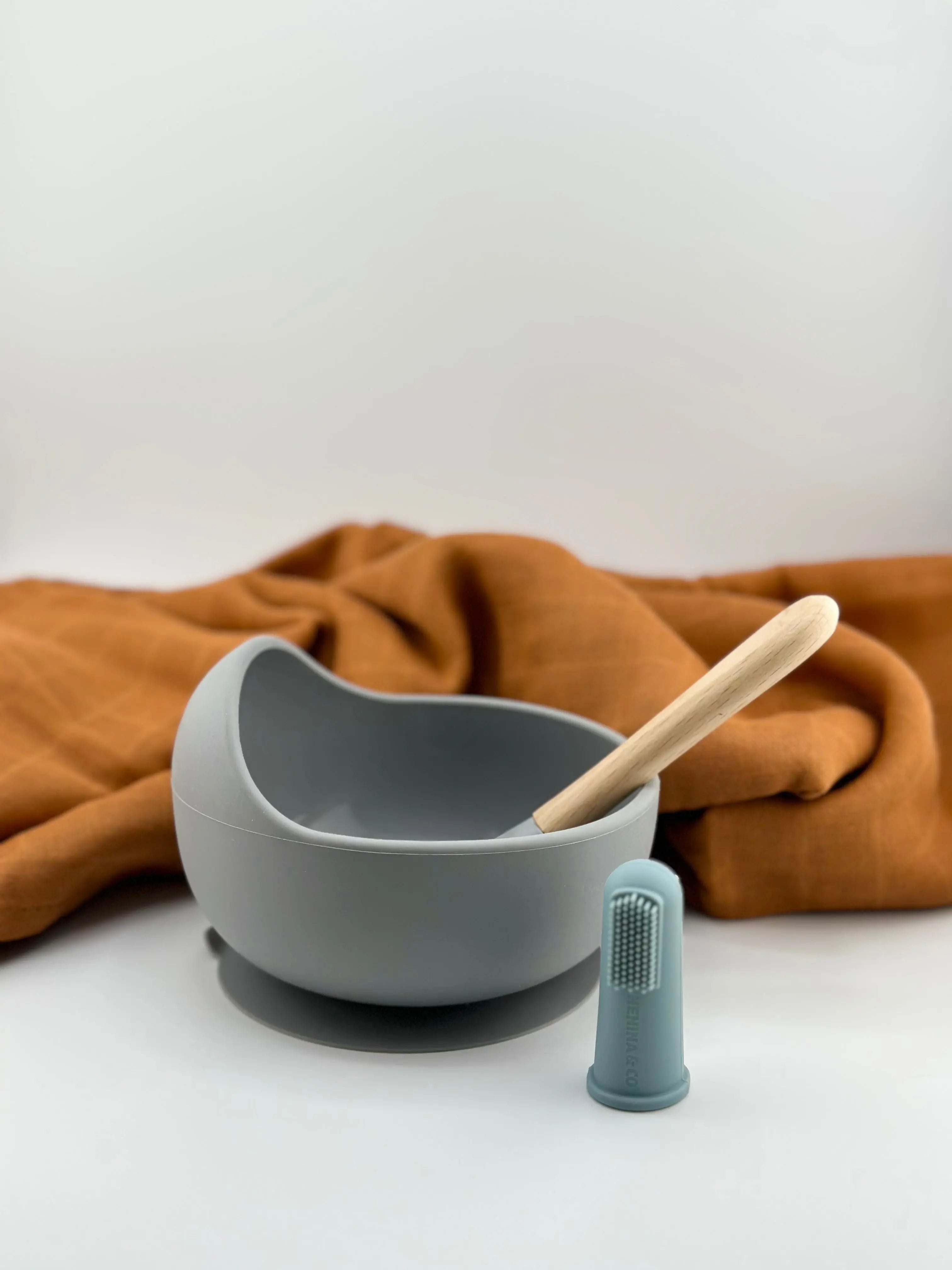 Cuenco + Cuchara + Cepillo de Silicona Organica y Bamboo Ecológico