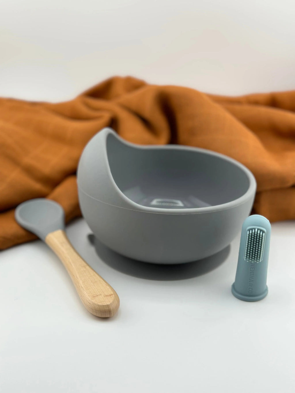 Cuenco + Cuchara + Cepillo de Silicona Organica y Bamboo Ecológico