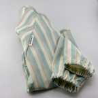 Babero con manga impermeable Vertical Stripes Nenina & Co