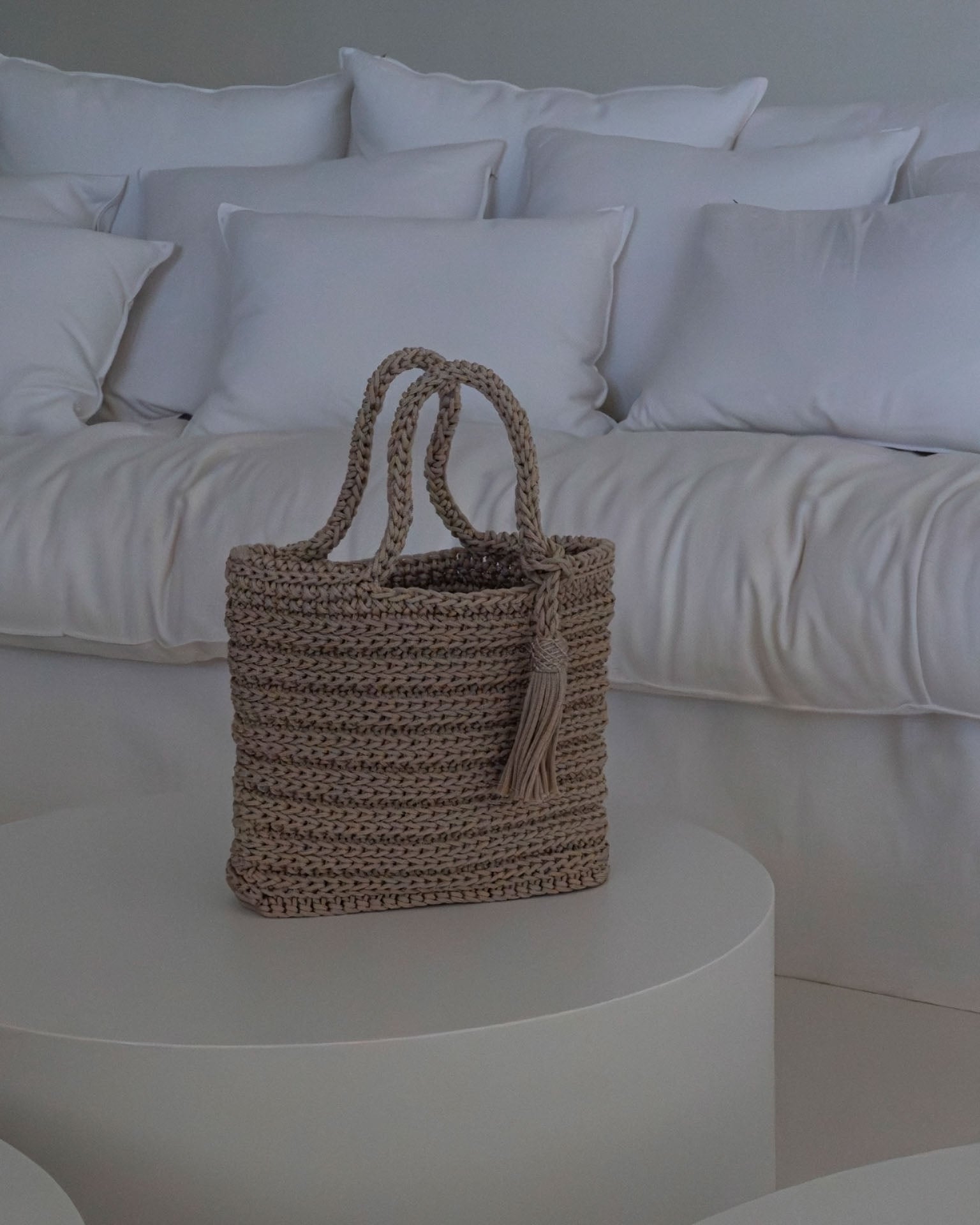 Bolso crochet color beige  base cuadrada M
