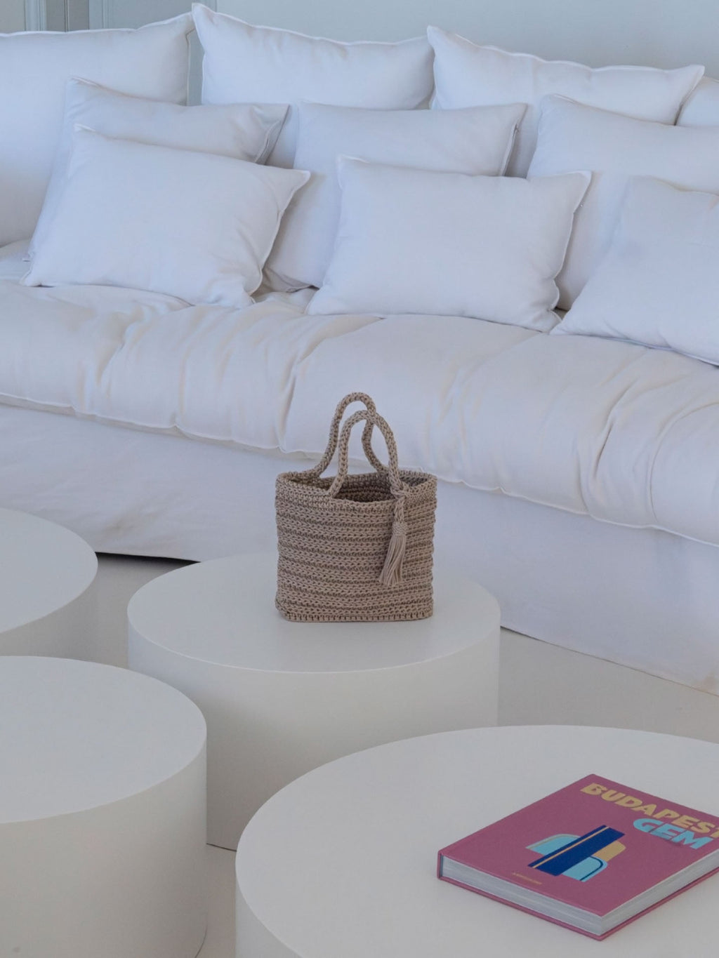 Bolso crochet color beige  base cuadrada M