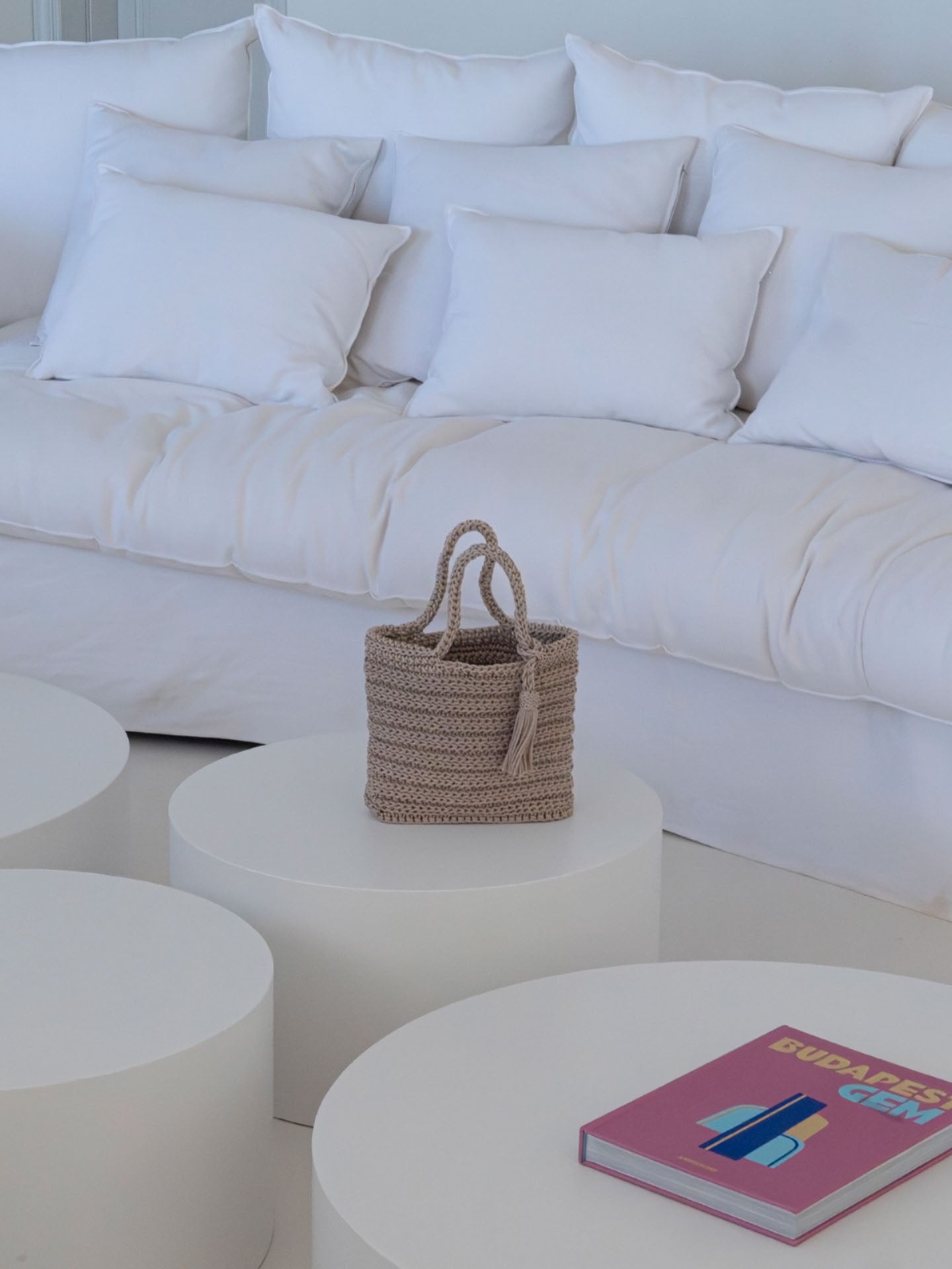 Bolso crochet color beige  base cuadrada M