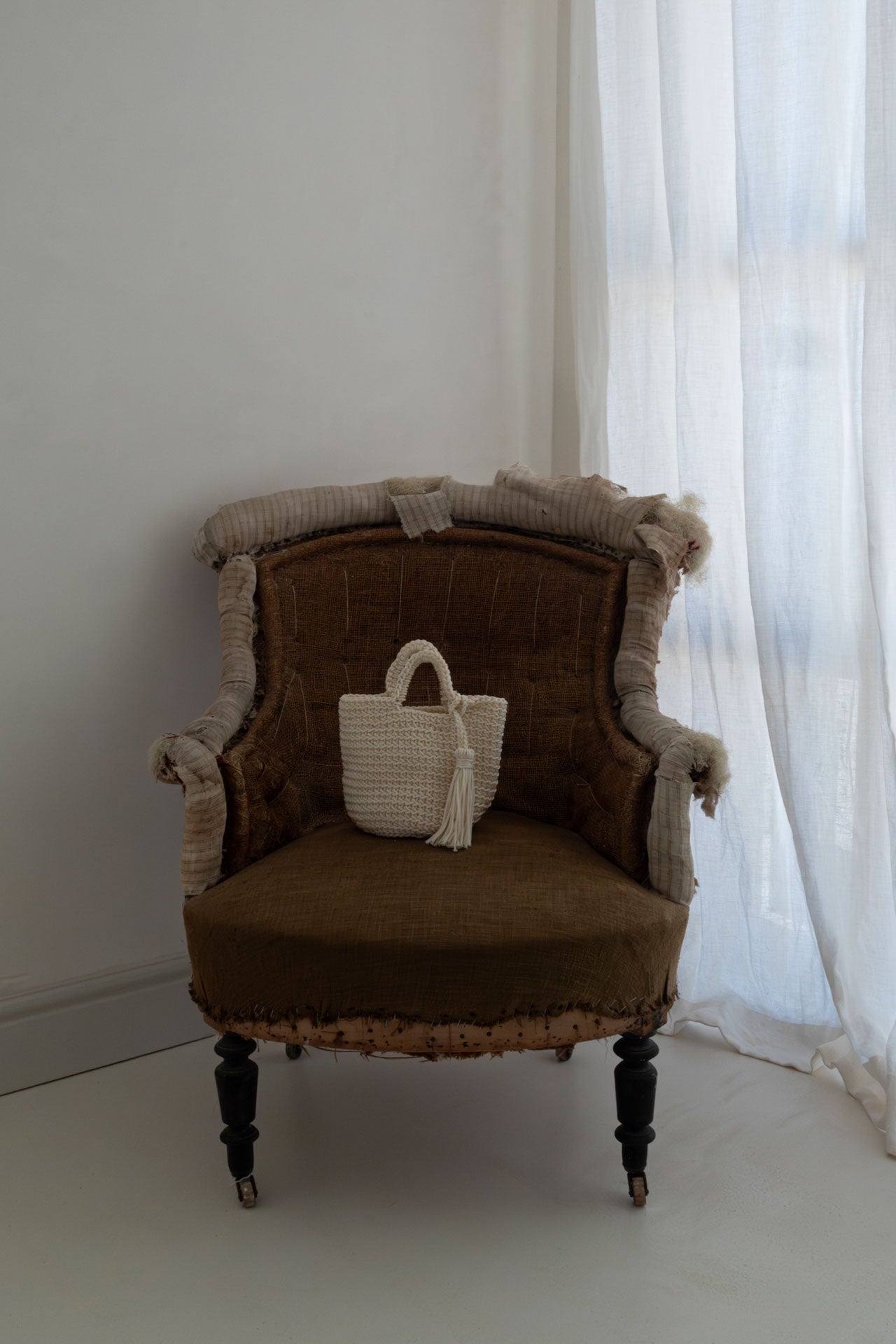 Bolso crochet color blanco  base redonda S