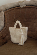 Bolso crochet color blanco  base redonda S