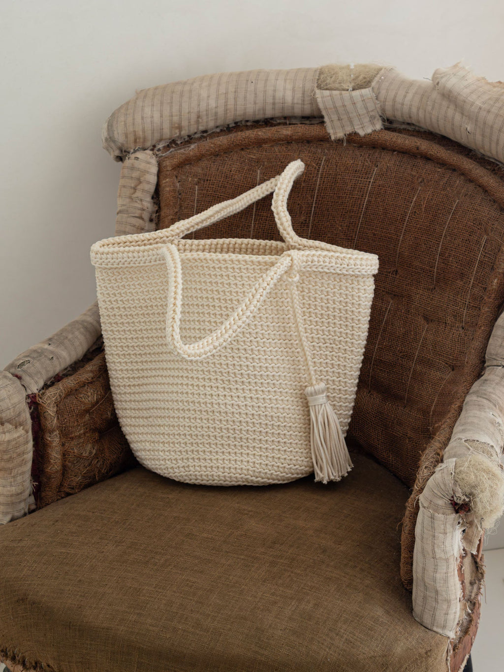 Bolso crochet color blanco base redonda L