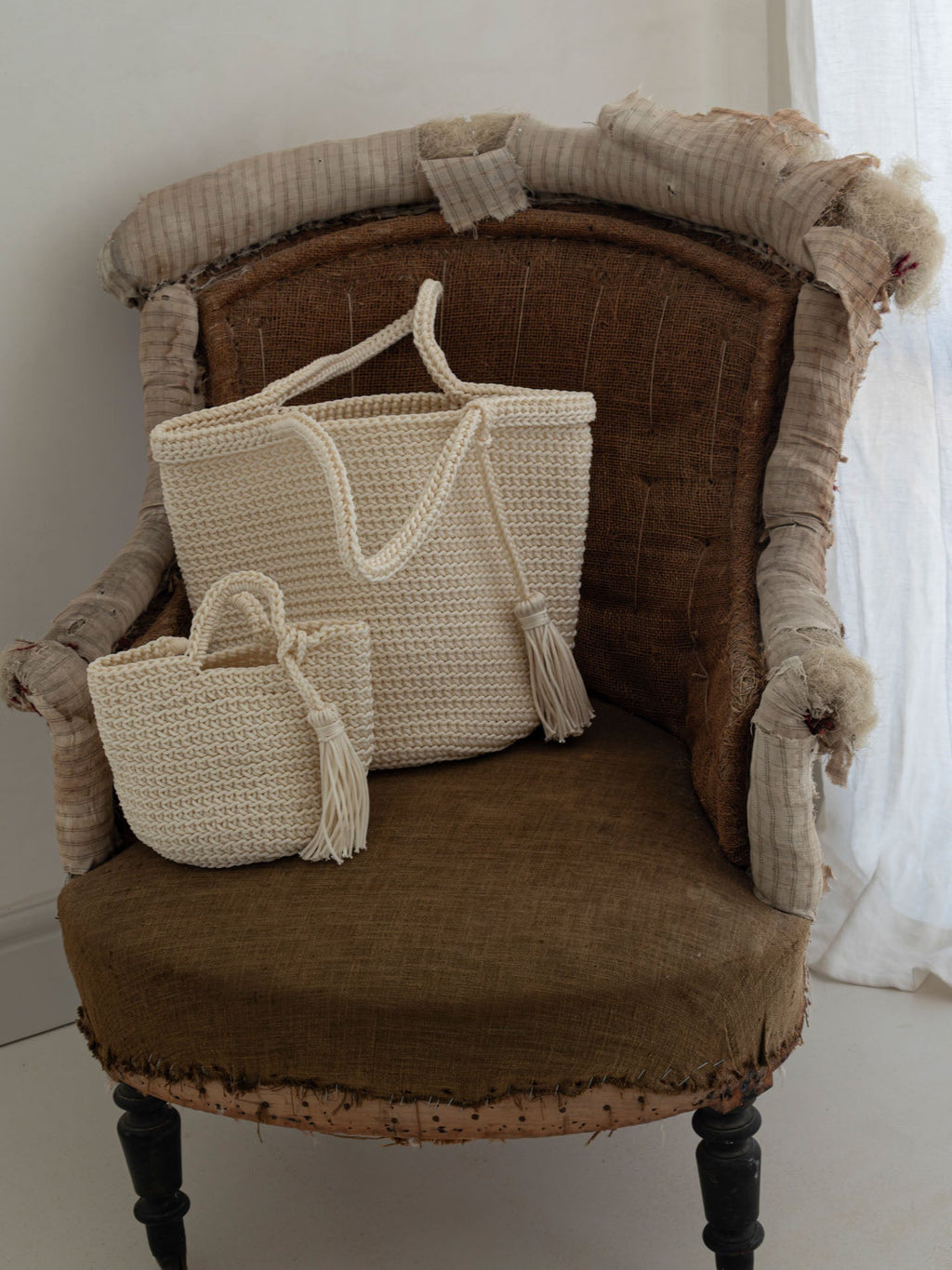 Bolso crochet color blanco base redonda L