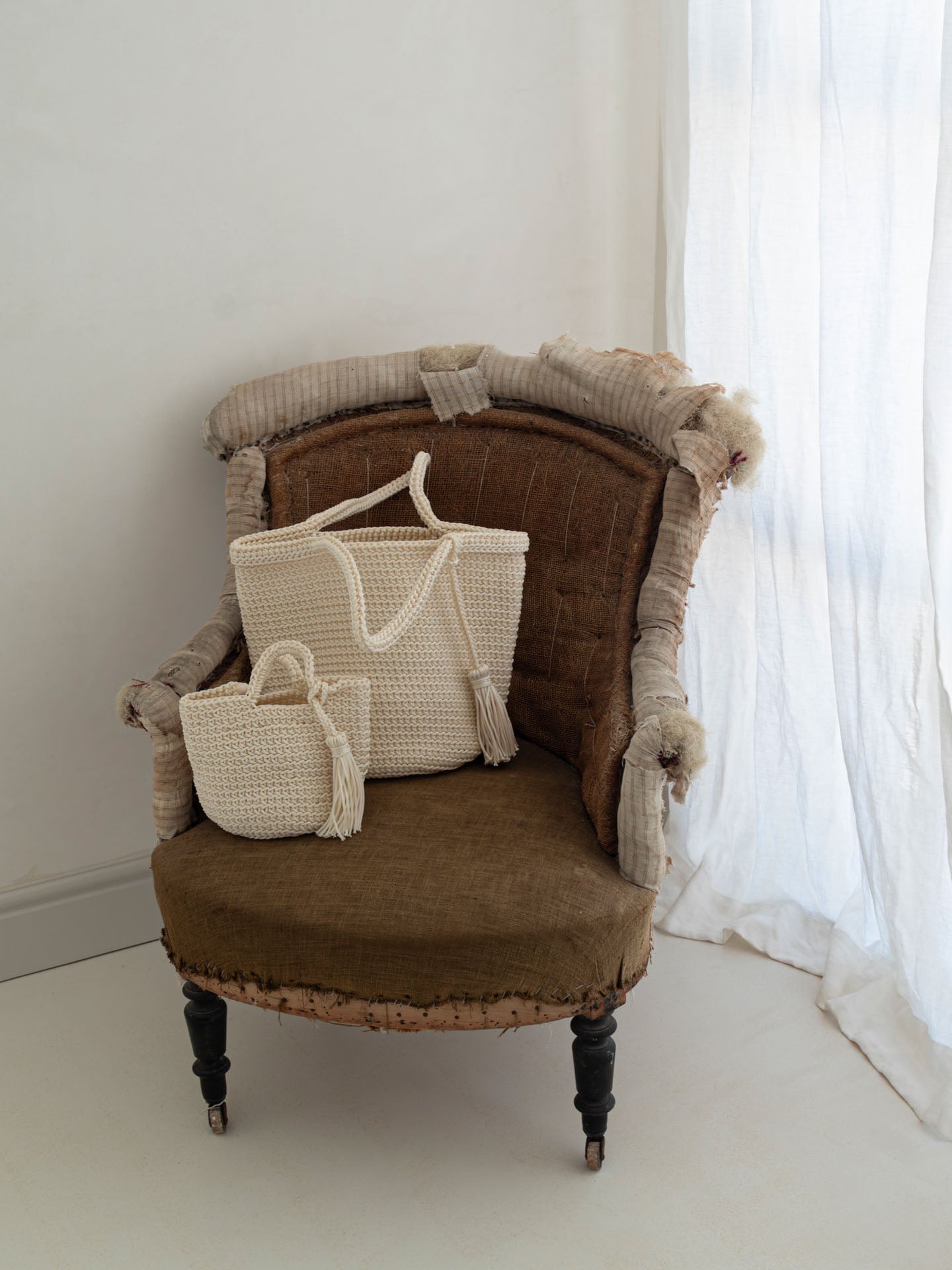 Bolso crochet color blanco  base redonda S