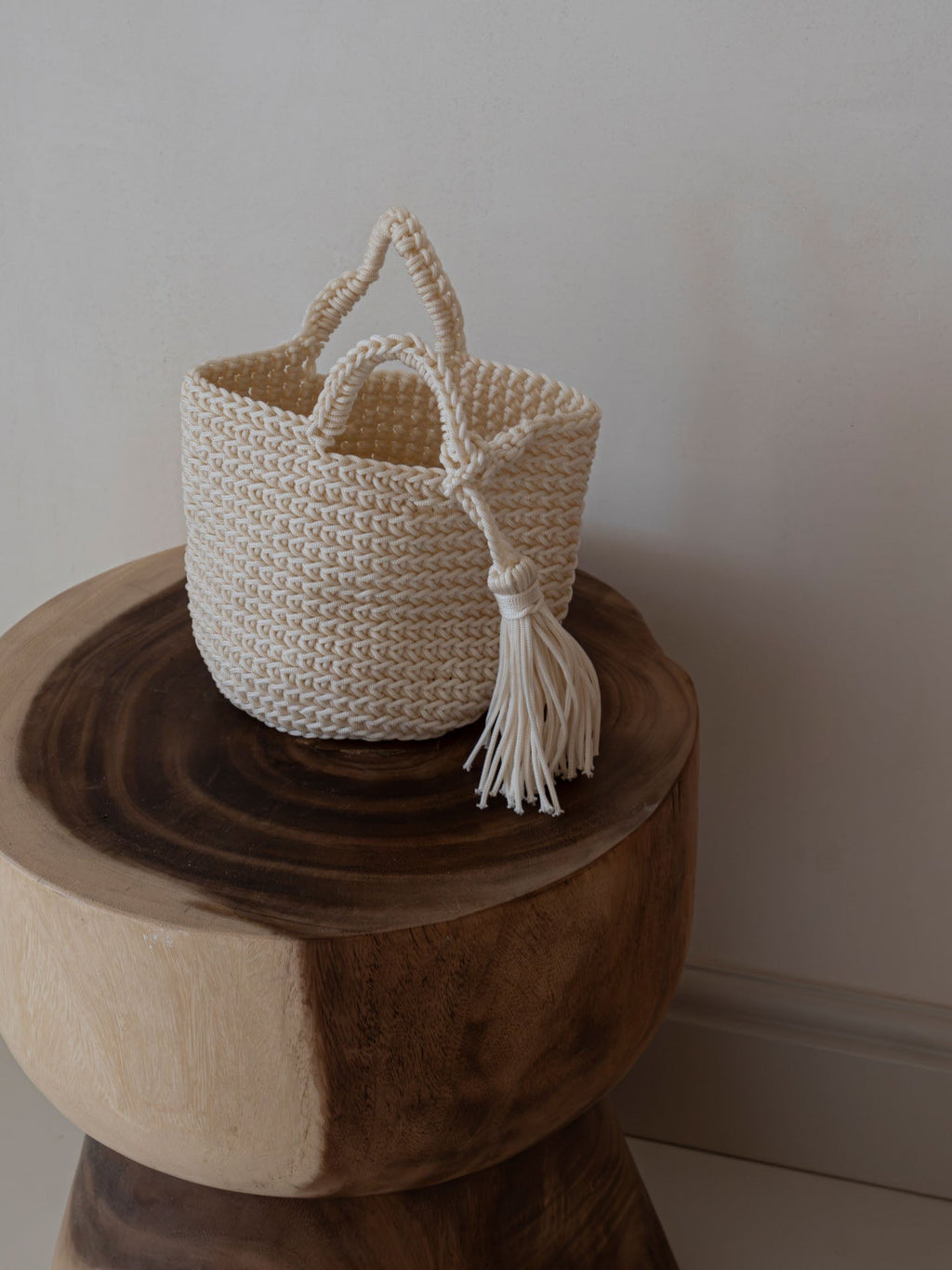 Bolso crochet color blanco  base redonda S