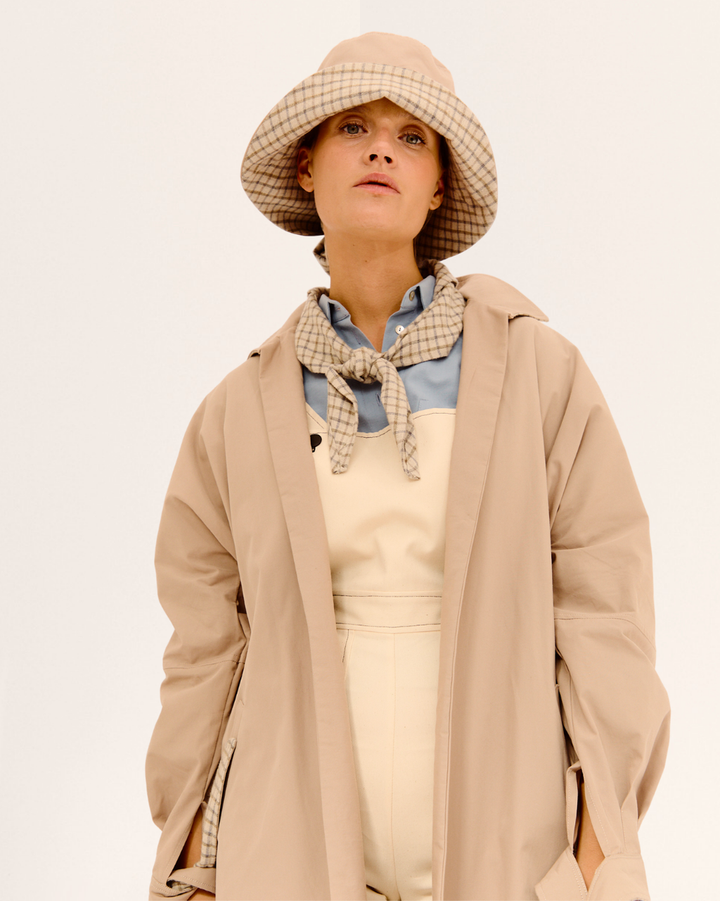 gabardina lia beige ✳