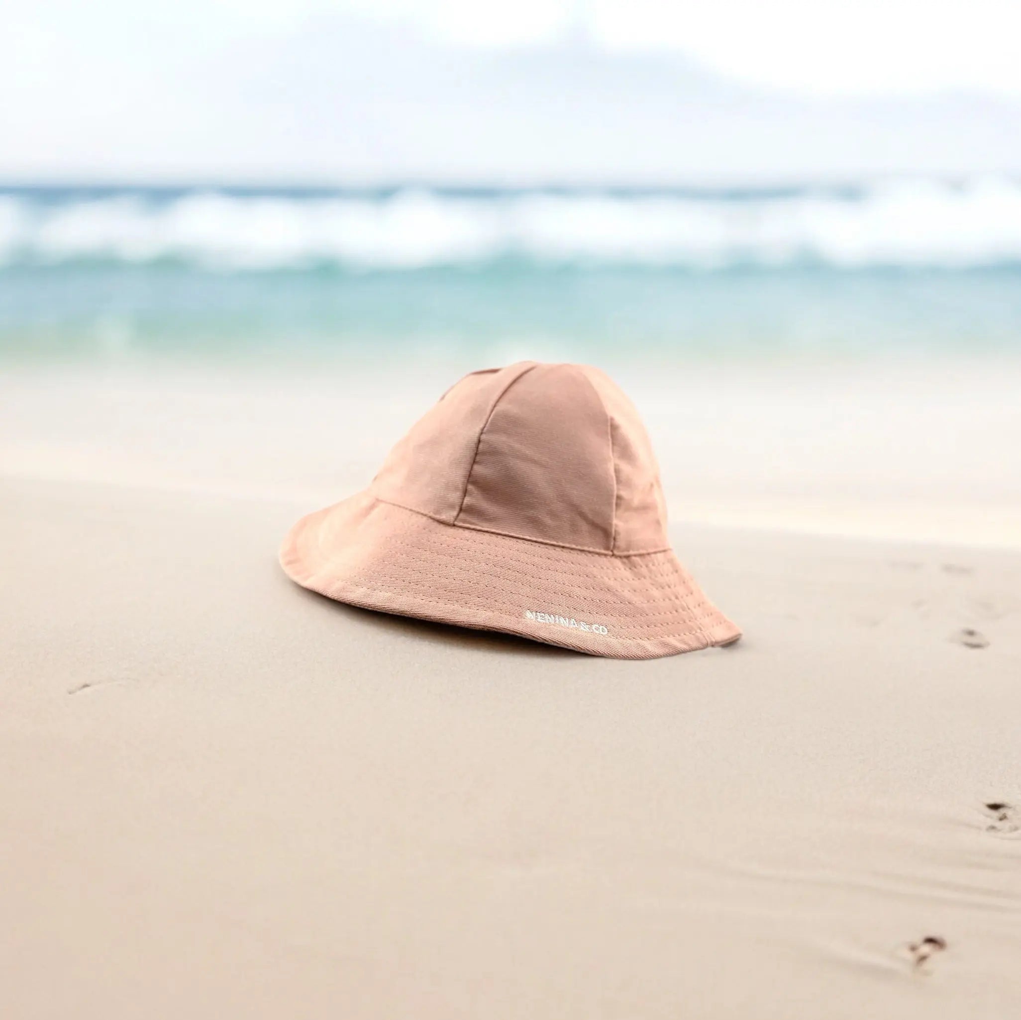 Gorro para el Sol Rosa Nenina & Co - Hecho de Algodón Orgánico | Protección Solar y Estilo
