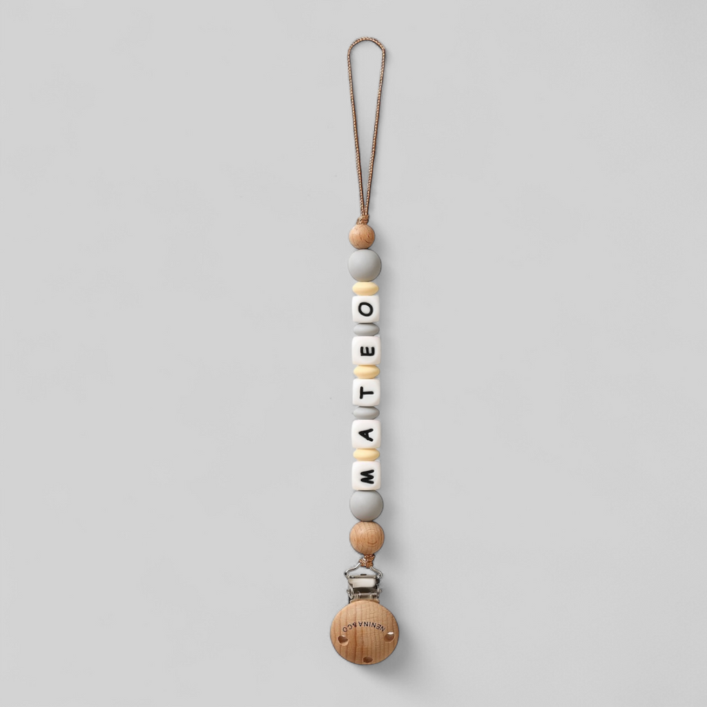 Chupetero Personalizado Gris con Nombre en Silicona Orgánica | Nenina & Co.