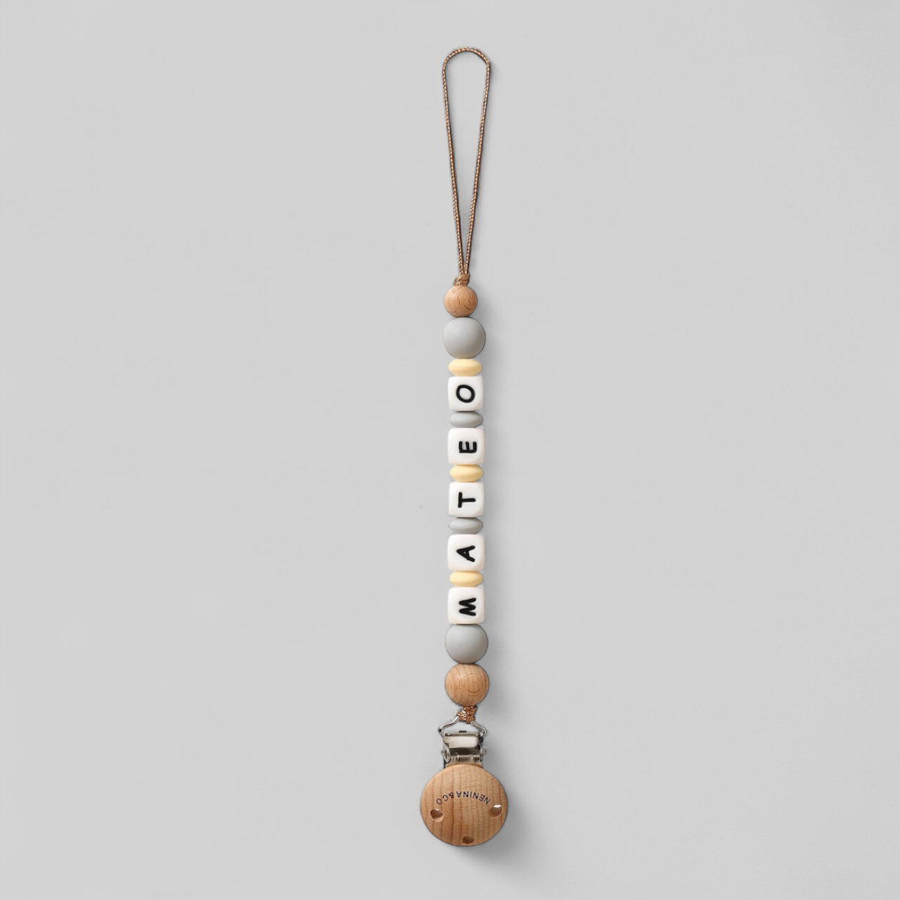 Chupetero Personalizado Gris. con Nombre en Silicona Orgánica | Nenina & Co.