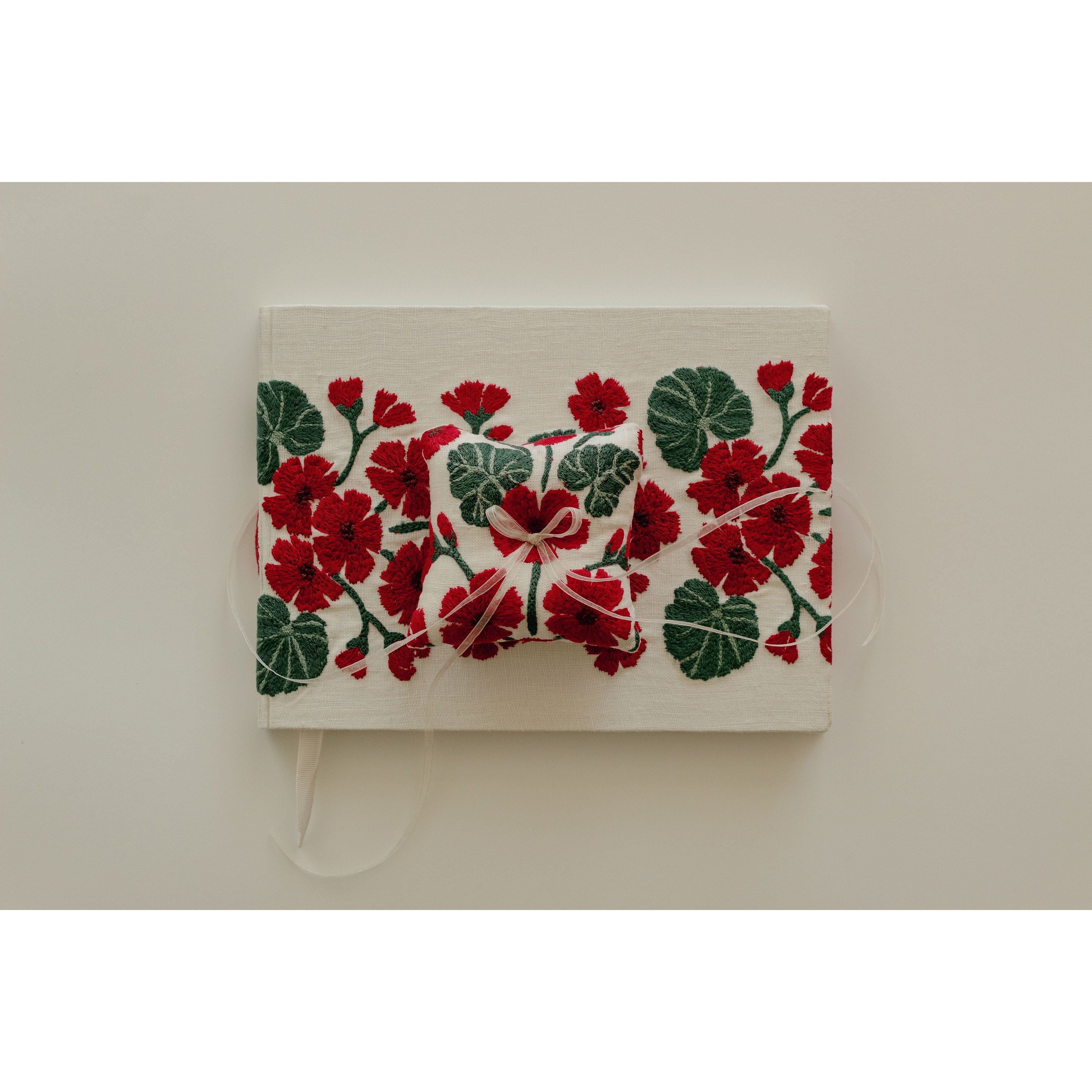 Geranio Ring Pillow