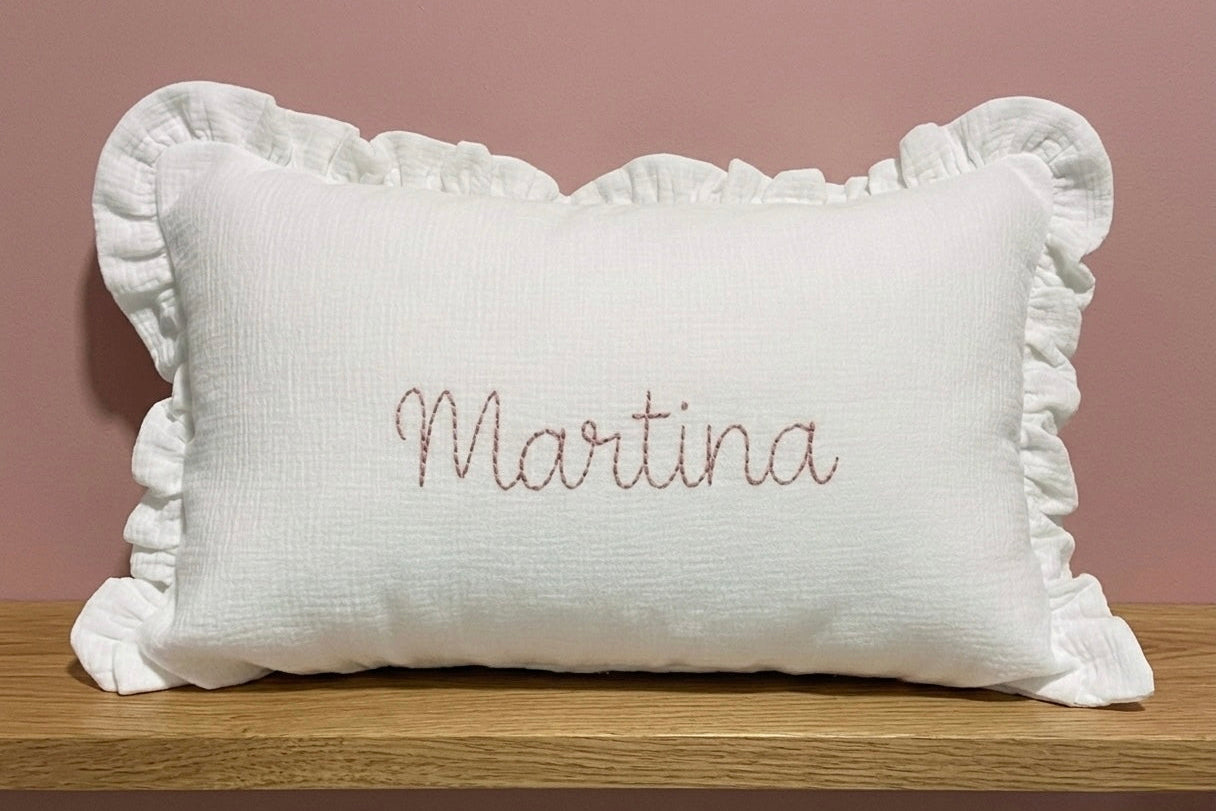 Cojín Personalizado bordado para ti - Volante  | Sueños de Cigüeña