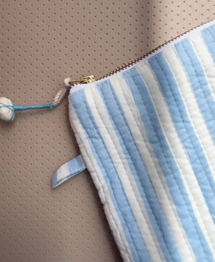 Bolsa de rayas azul y blanco