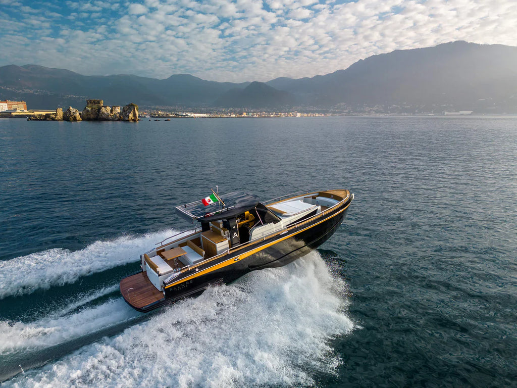 Italyure Yachts — 12 Classic