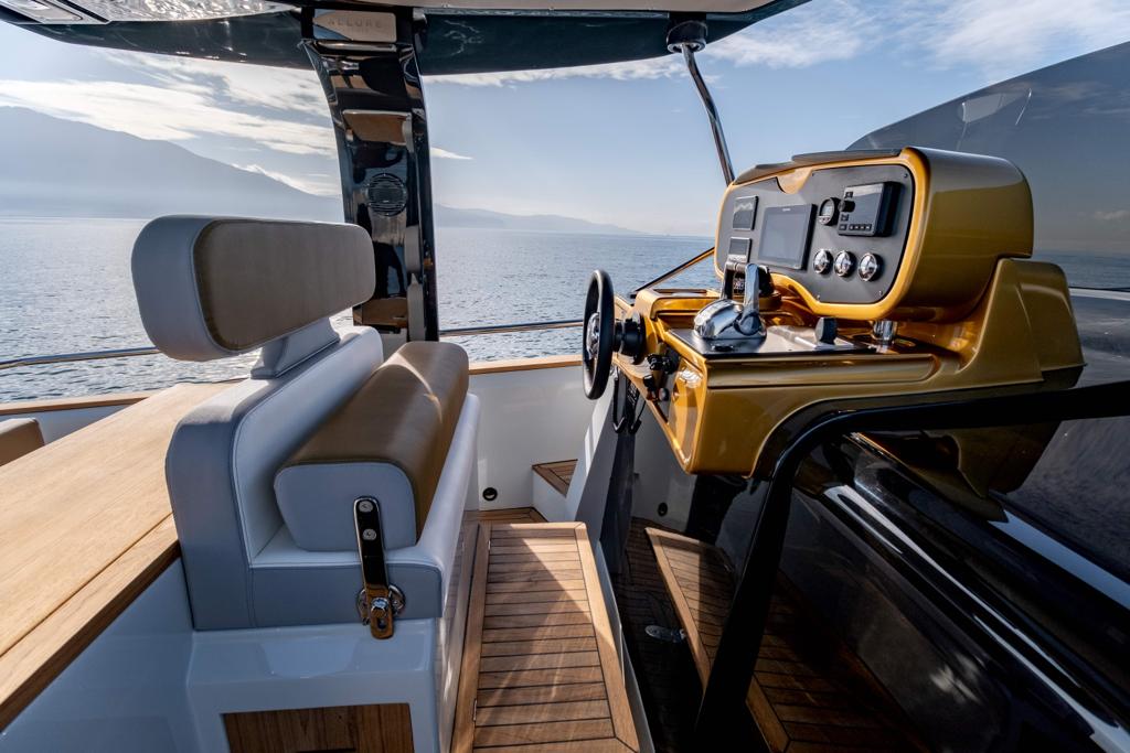 Italyure Yachts — 12 Classic
