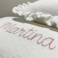 Cojín Personalizado bordado para ti - Volante  | Sueños de Cigüeña