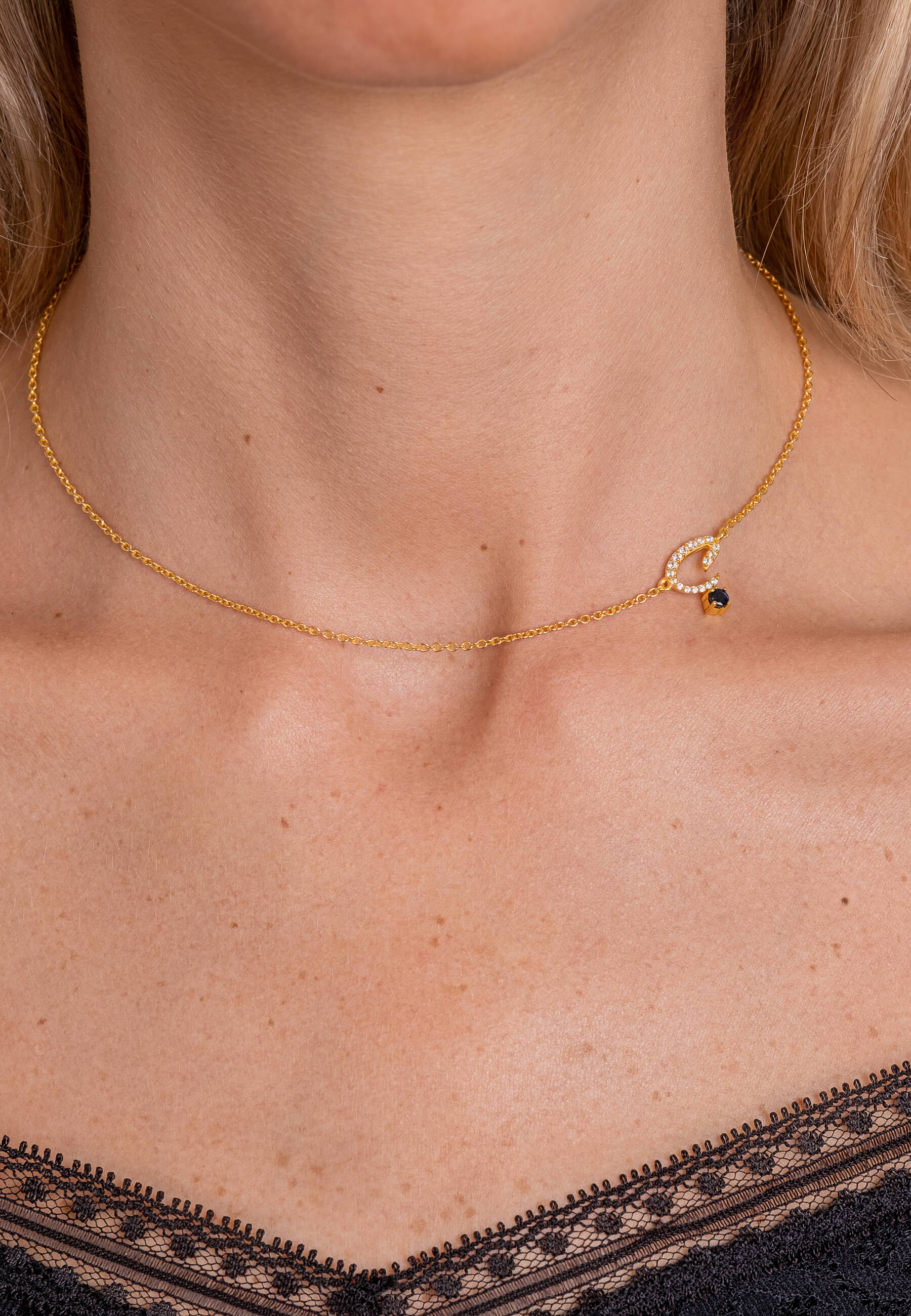 Collar Inicial J