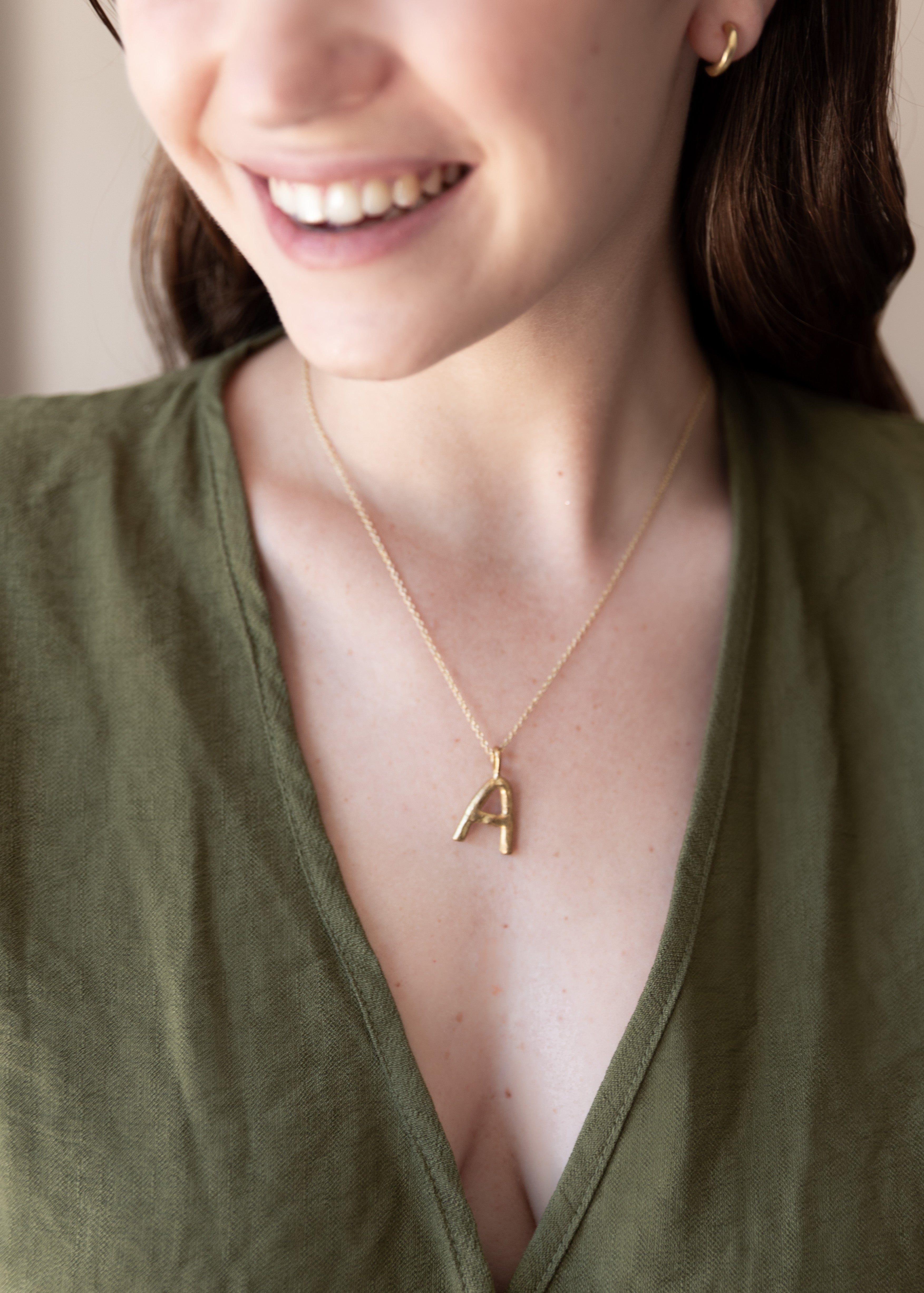 COLGANTE INICIAL SMALL | BRONCE
