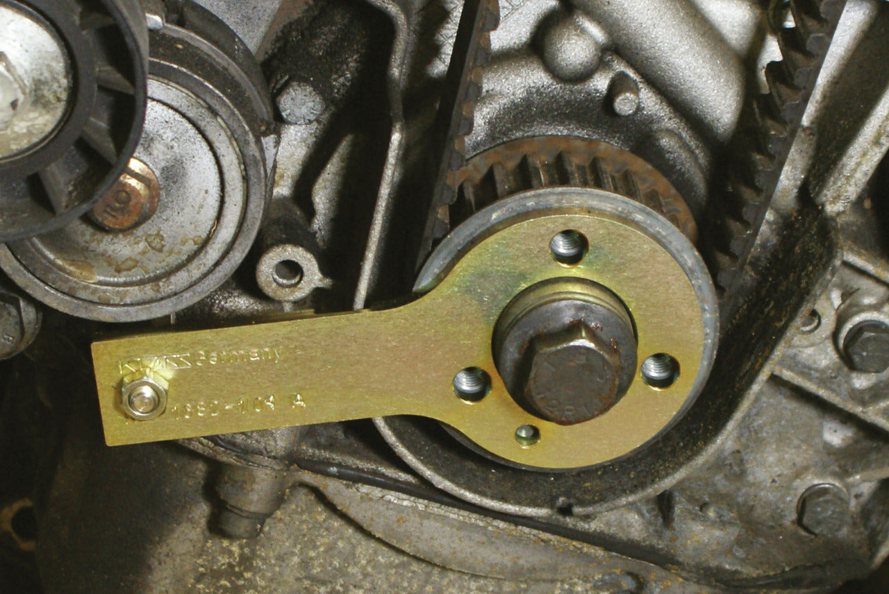 GEDORE Automotive KL-1682-104 A - Herramienta de bloqueo del cigüeñal