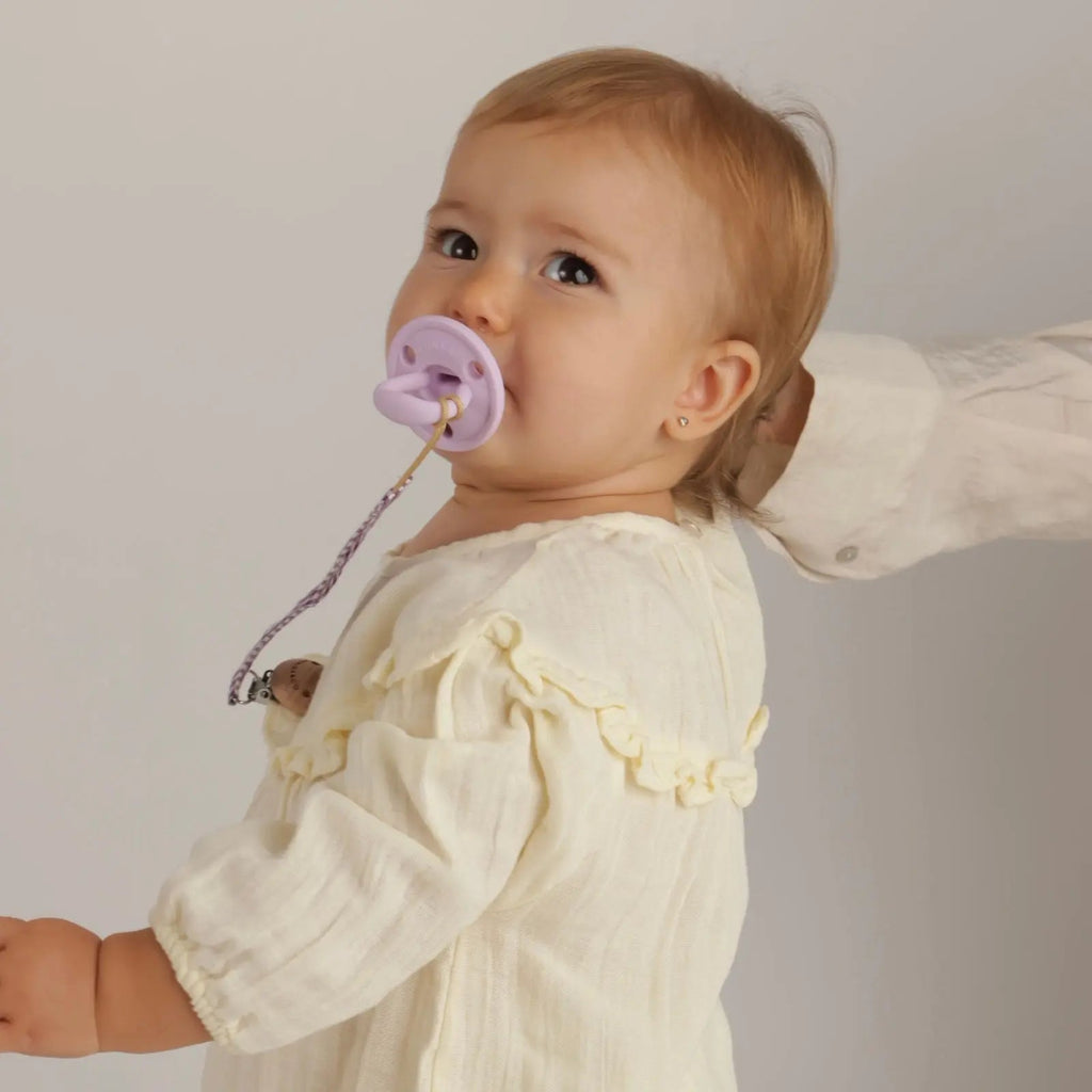 Kit Bebé 1 Guardachupete + 2 Chupeteros + 2 Chupetes Lila y Beige DIAMOND Nenina & Co