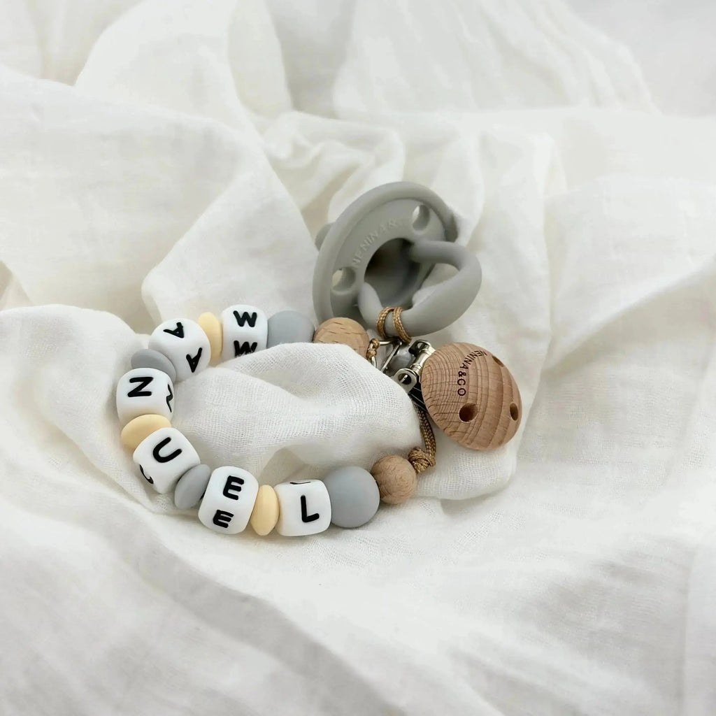 Kit Deluxe Chupete Clásico de Silicona + Chupetero Personalizado, Guardachupetes y Biberón Maternal | Nenina & Co