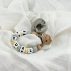 Kit Deluxe Chupete Clásico de Silicona + Chupetero Personalizado, Guardachupetes y Biberón Maternal | Nenina & Co