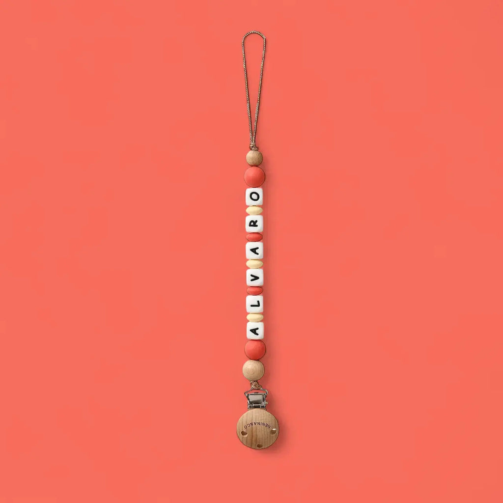 Chupetero Personalizado Rojo con Nombre en Silicona Orgánica | Nenina & Co.