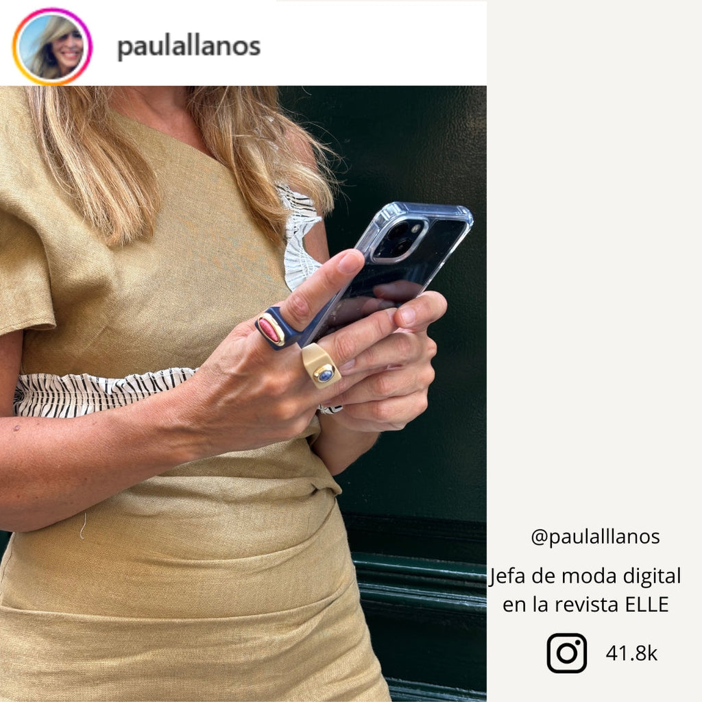 Anillo grande color arena con piedra natural sodalita