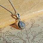 Colgante Óvalo de Piedra de Luna y Plata de Ley 925