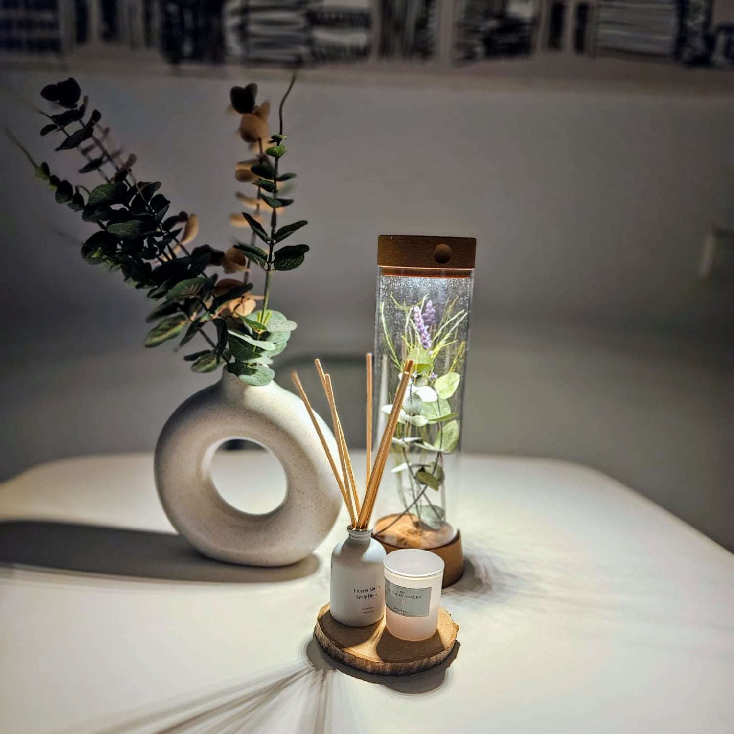 Lámpara de mesa recargable EOS, iluminación LED sostenible