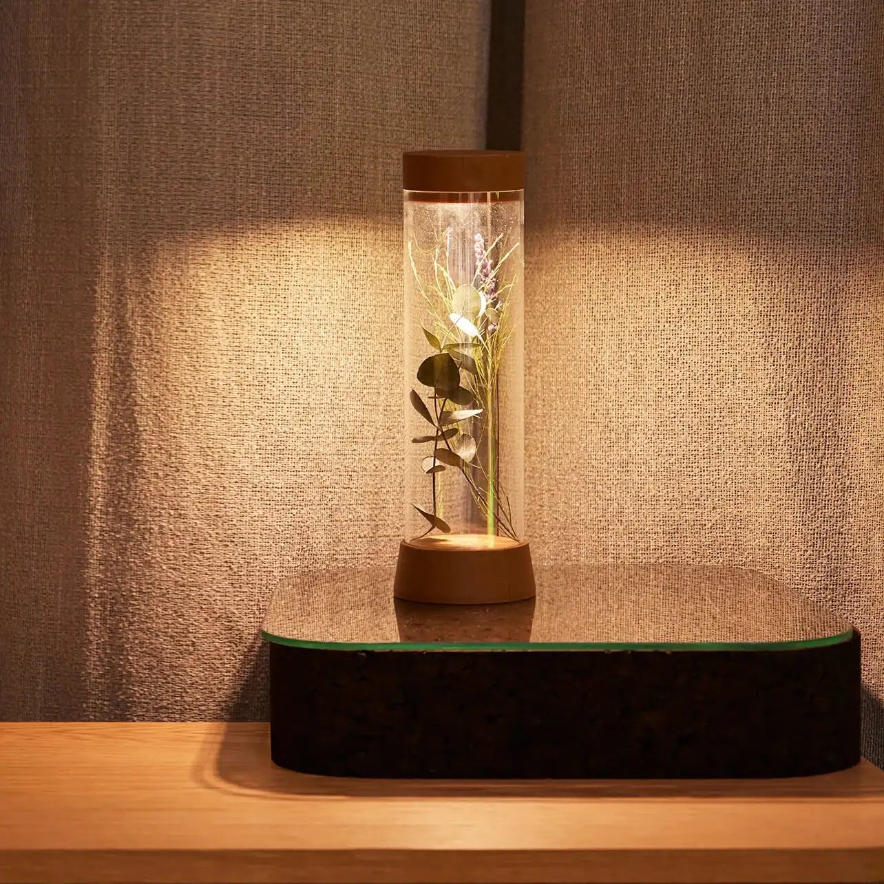 Lámpara de mesa recargable EOS, iluminación LED sostenible