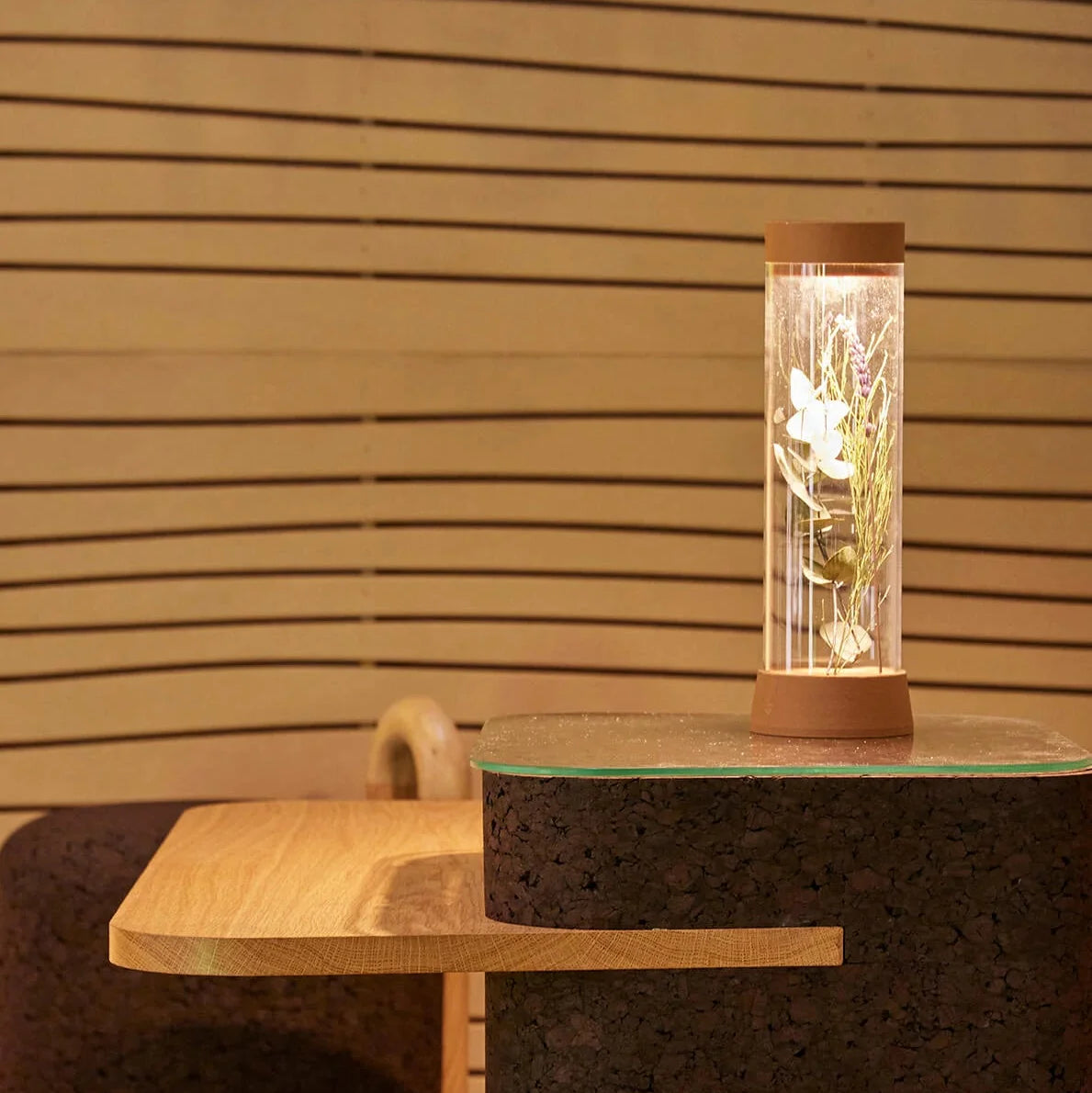 Lámpara de mesa recargable EOS, iluminación LED sostenible