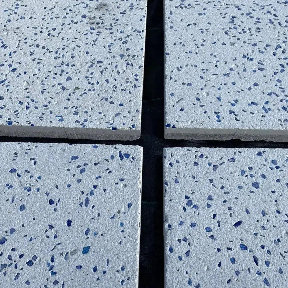 Losa hormigon blanco con vidrio azul 75x75 cm