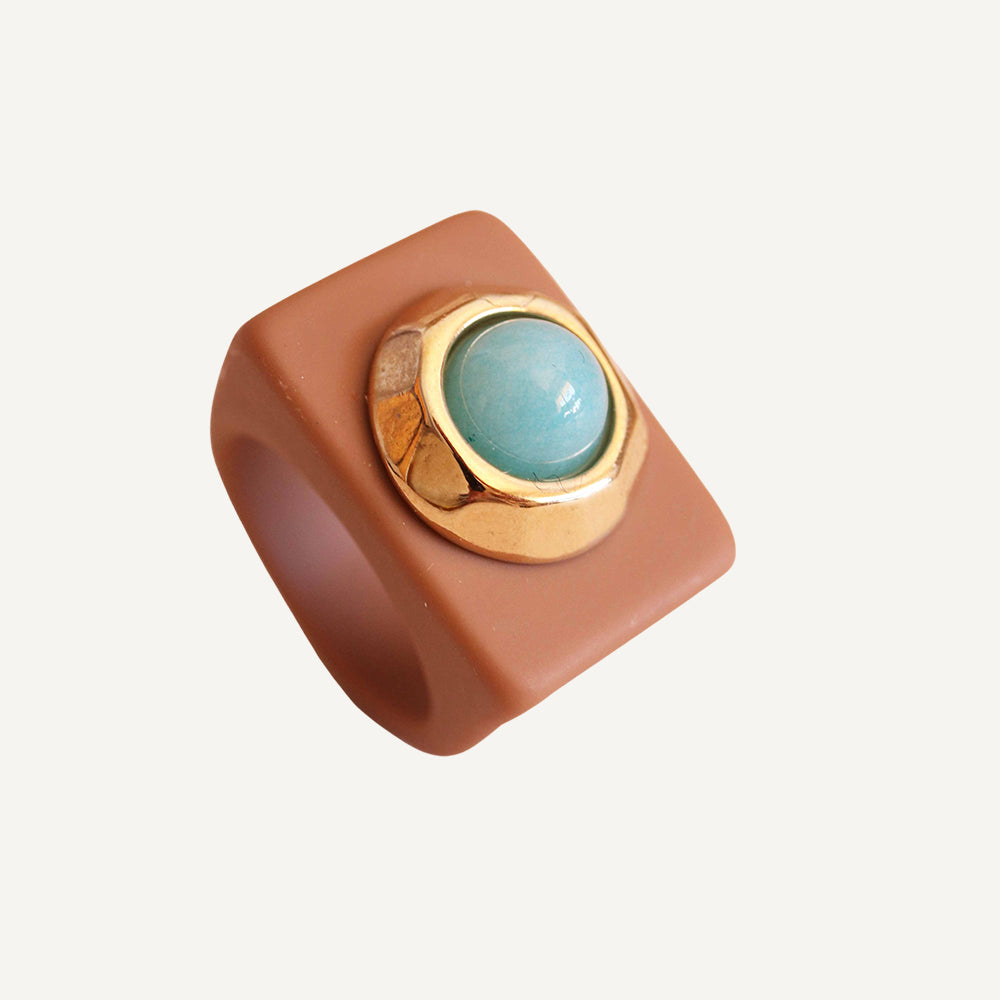 Anillo para mujer color moka con piedra turquesa
