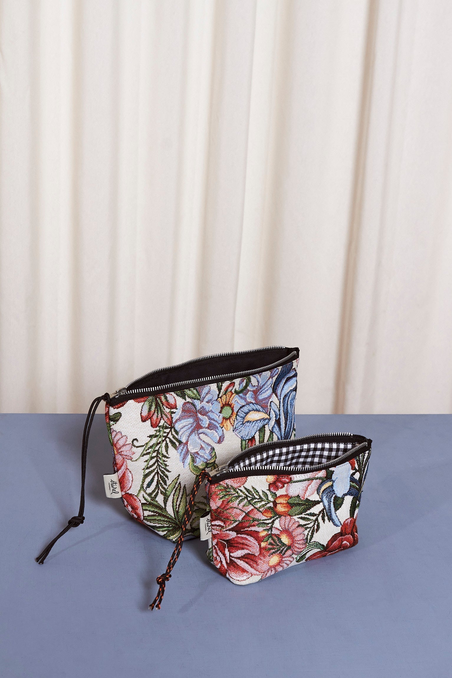 Neceser/estuche tejido jacquard flores crisantemos rojos