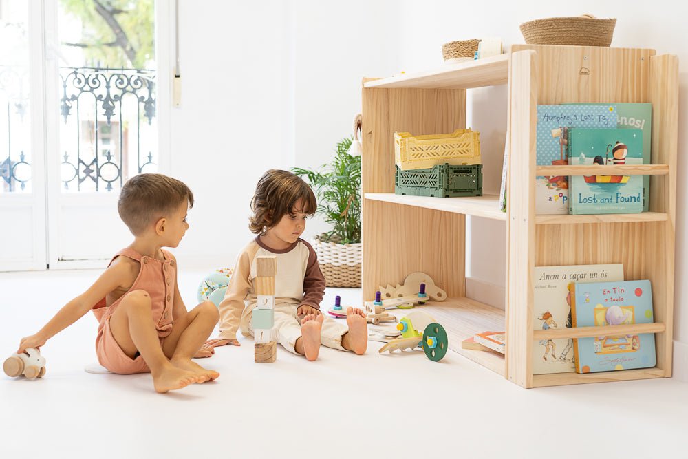 Estantería Montessori con librería al costado