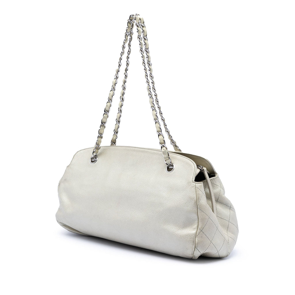 CC Caviar Shoulder Bag