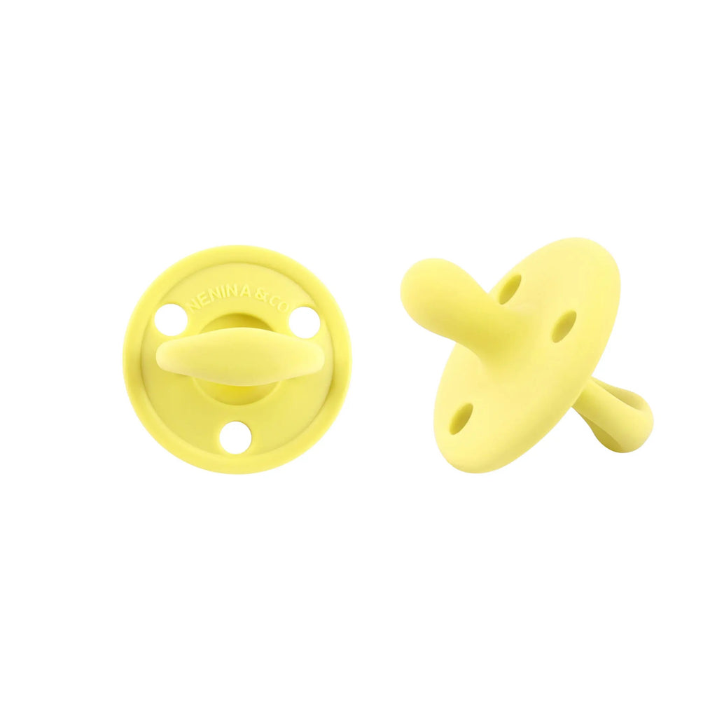 Kit Nenina & Co – Amarillo | 2 Chupeteros Algodón Orgánico + 1 Chupete Clásico de Silicona